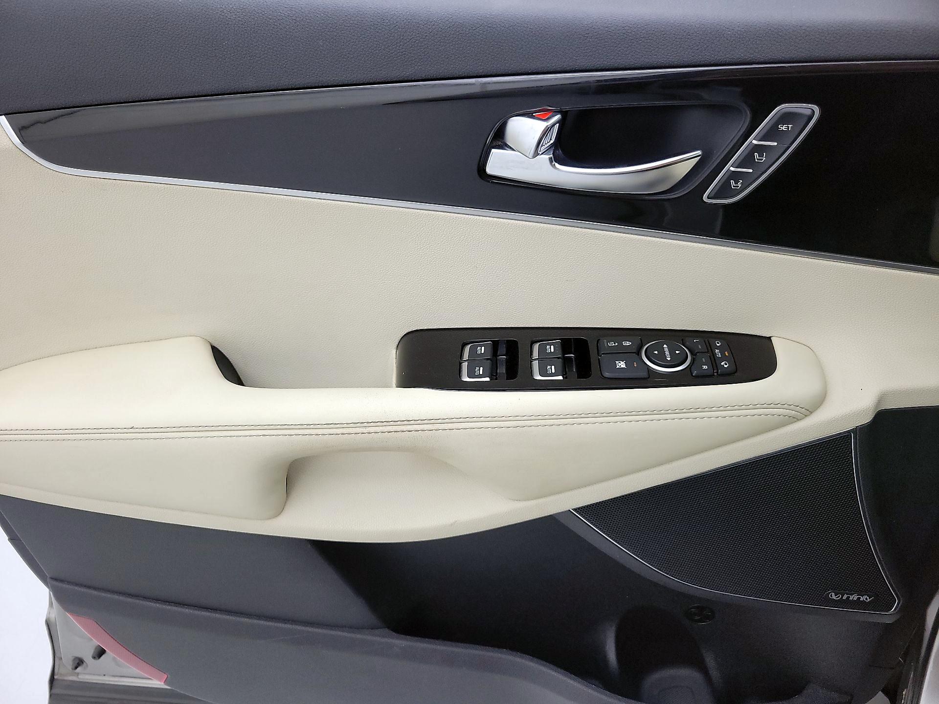 Thumbnail: 2016 Kia Sorento - 12