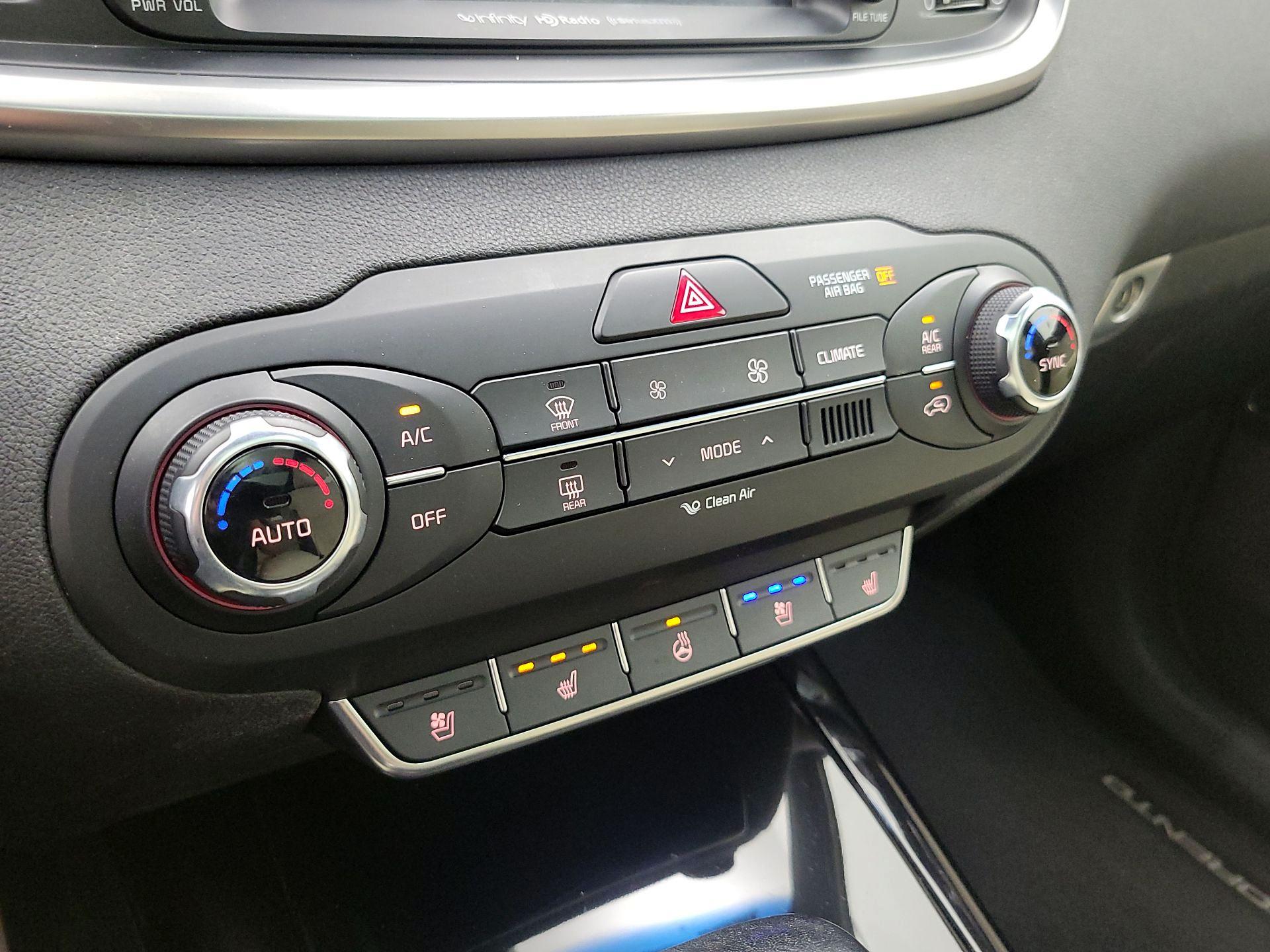 Thumbnail: 2016 Kia Sorento - 17