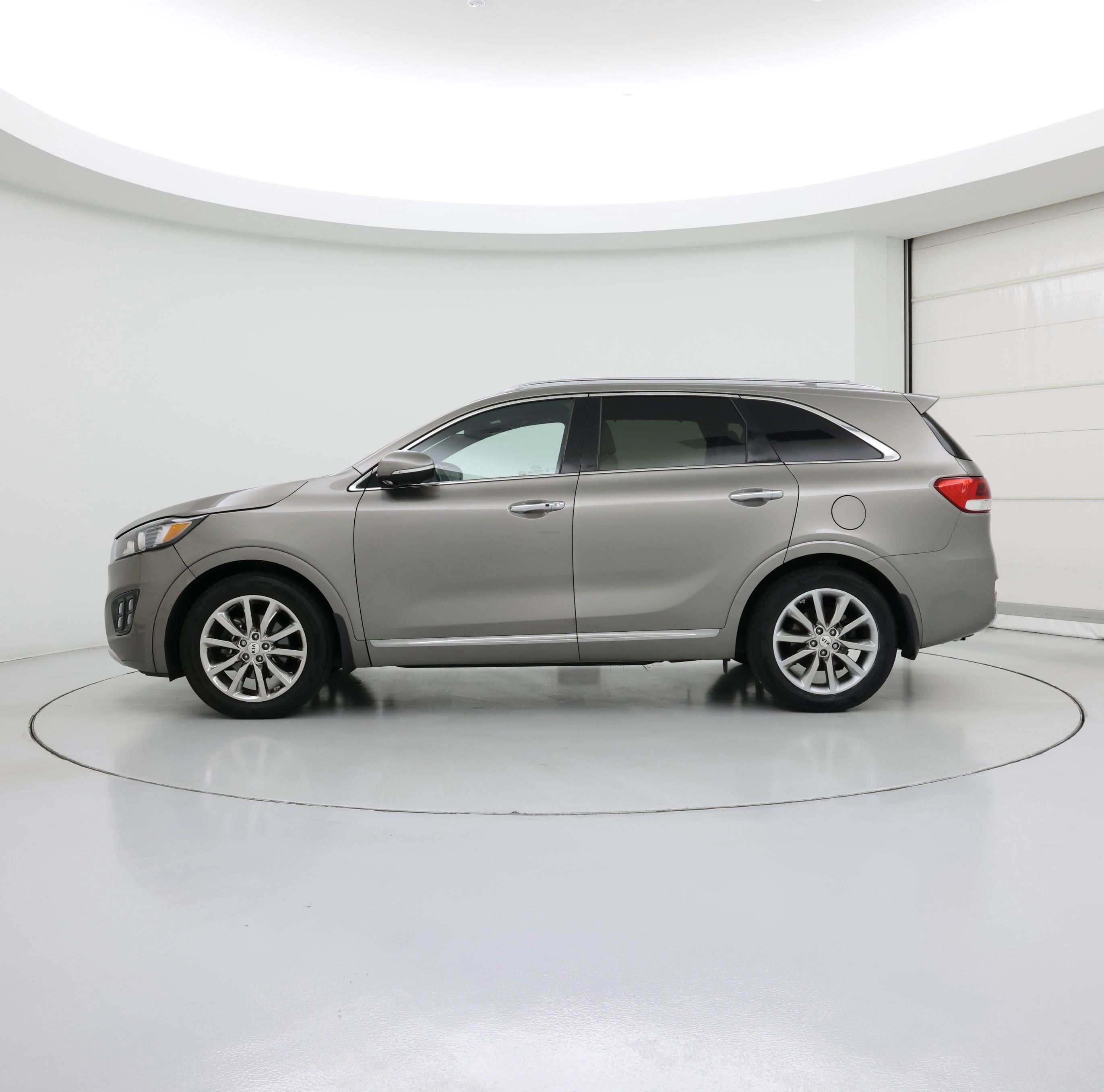 Thumbnail: 2016 Kia Sorento - 3