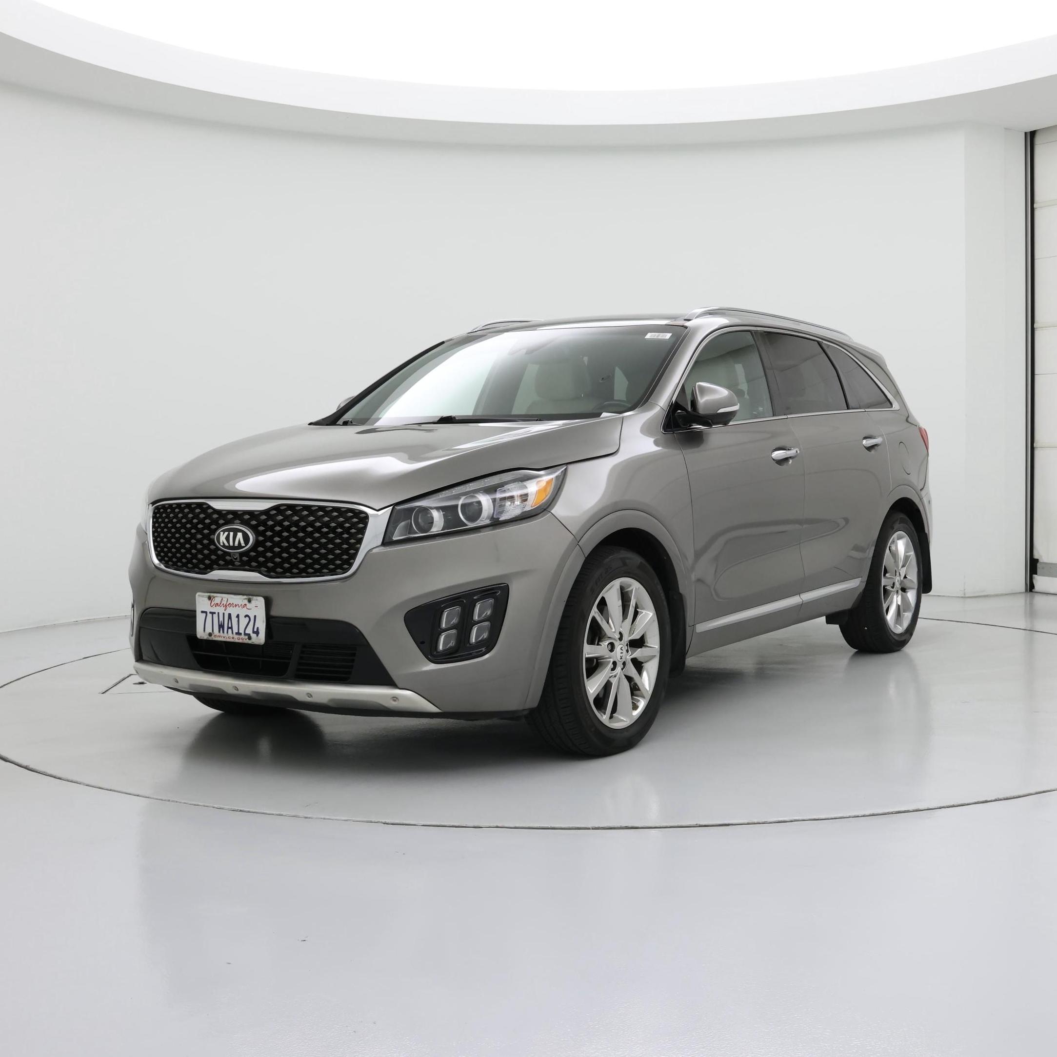 Thumbnail: 2016 Kia Sorento - 4