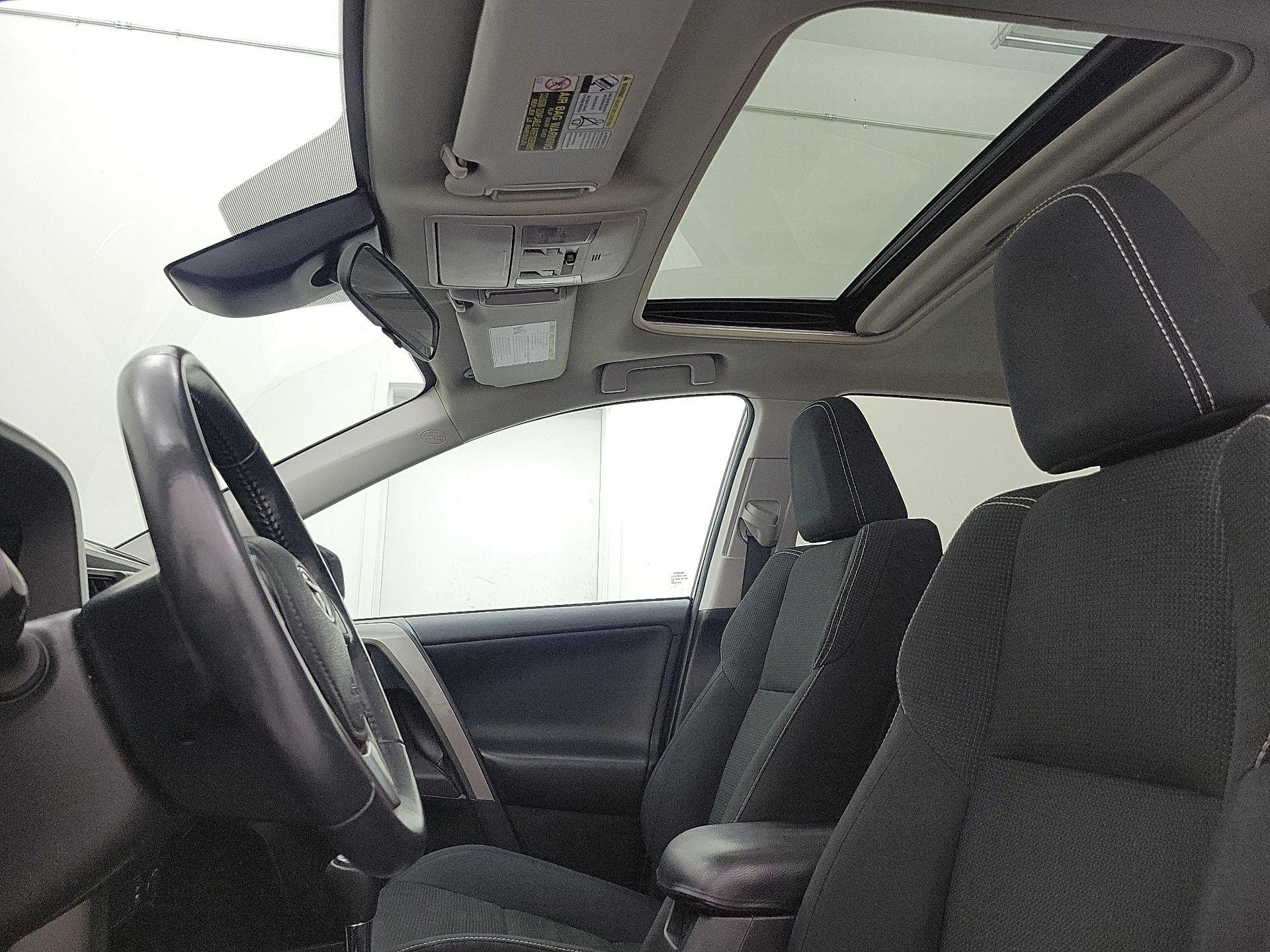 Thumbnail: 2017 Toyota RAV4 - 20