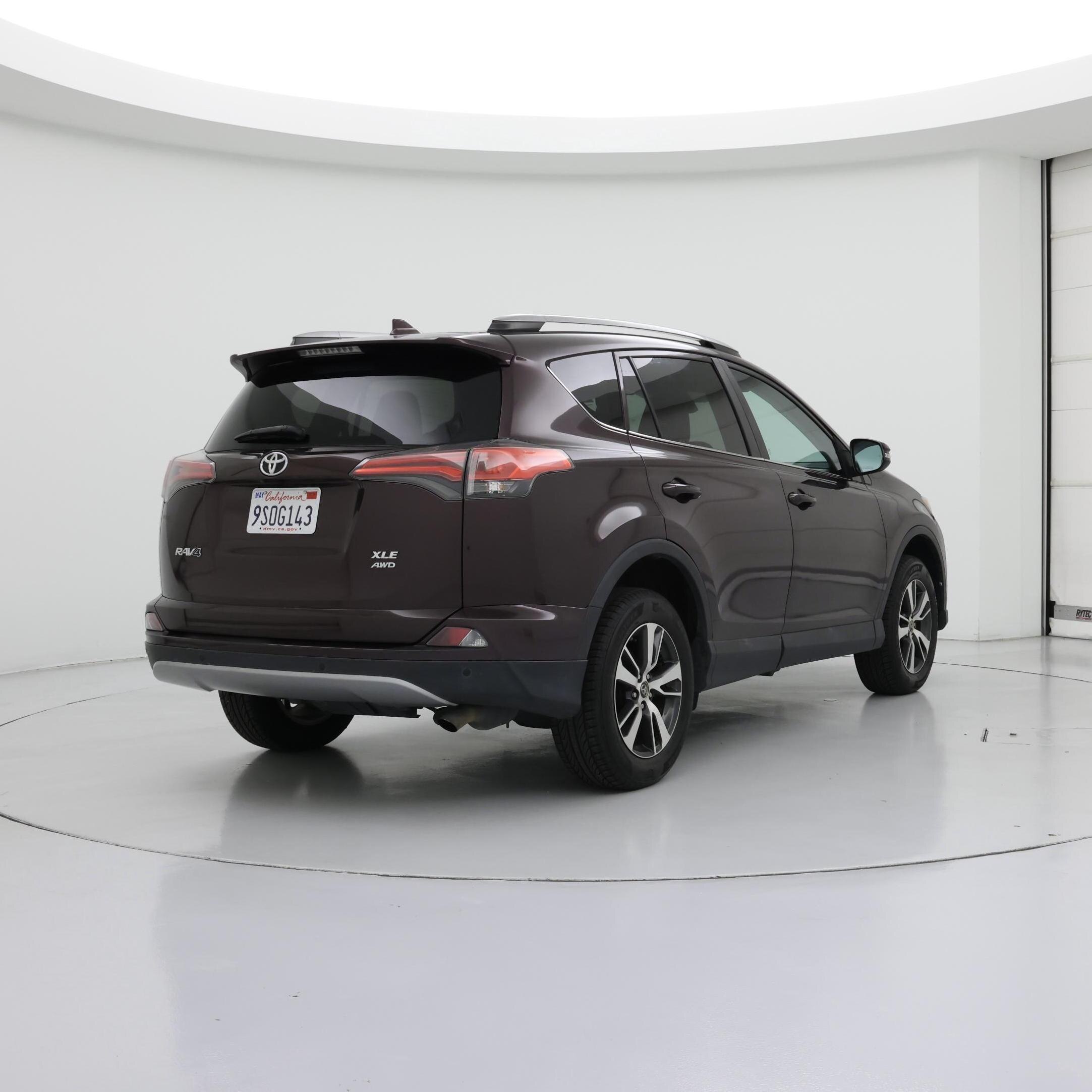 Thumbnail: 2017 Toyota RAV4 - 8