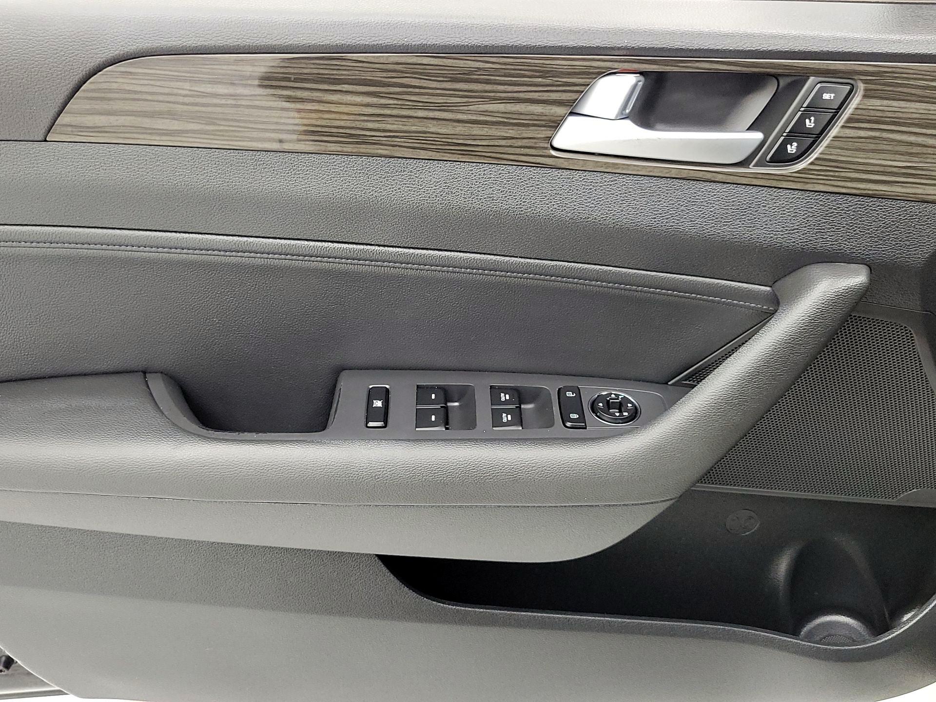 Thumbnail: 2015 Hyundai Sonata - 12