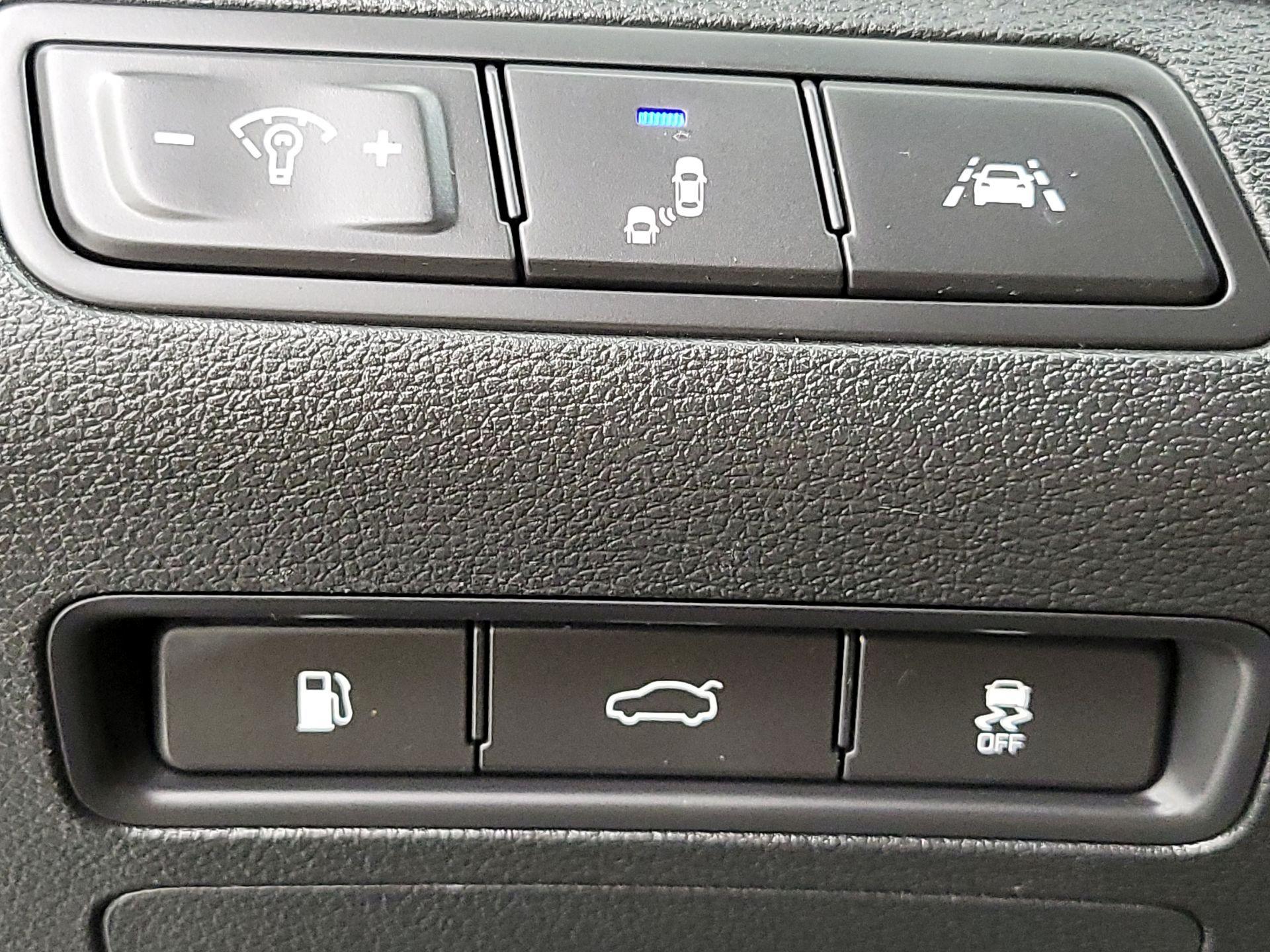 Thumbnail: 2015 Hyundai Sonata - 13