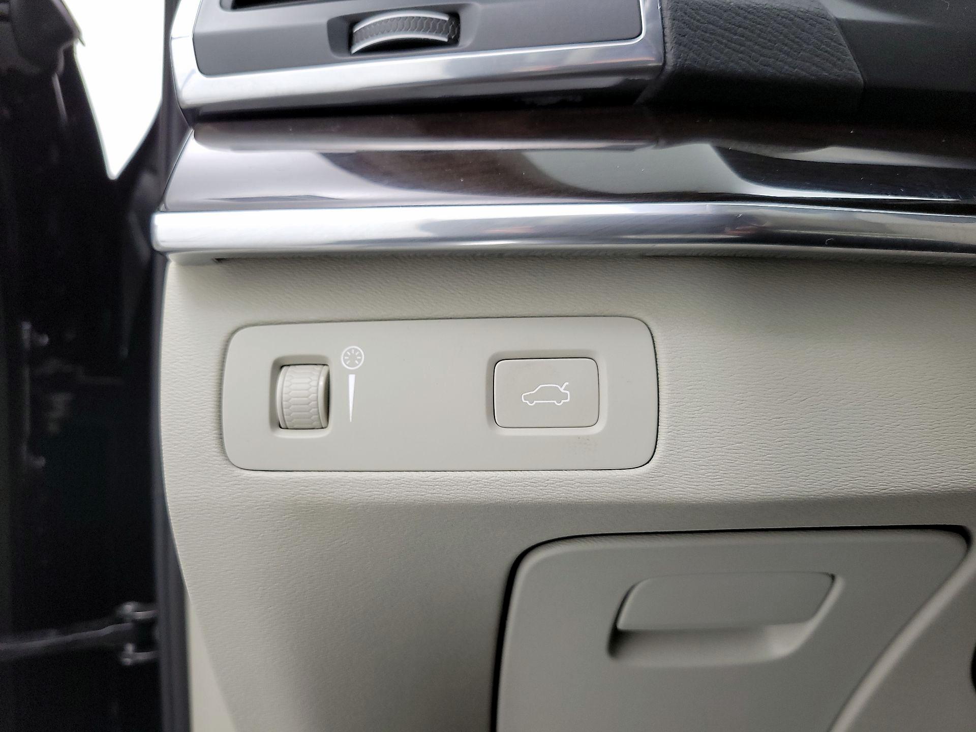 Thumbnail: 2019 Volvo XC90 - 13