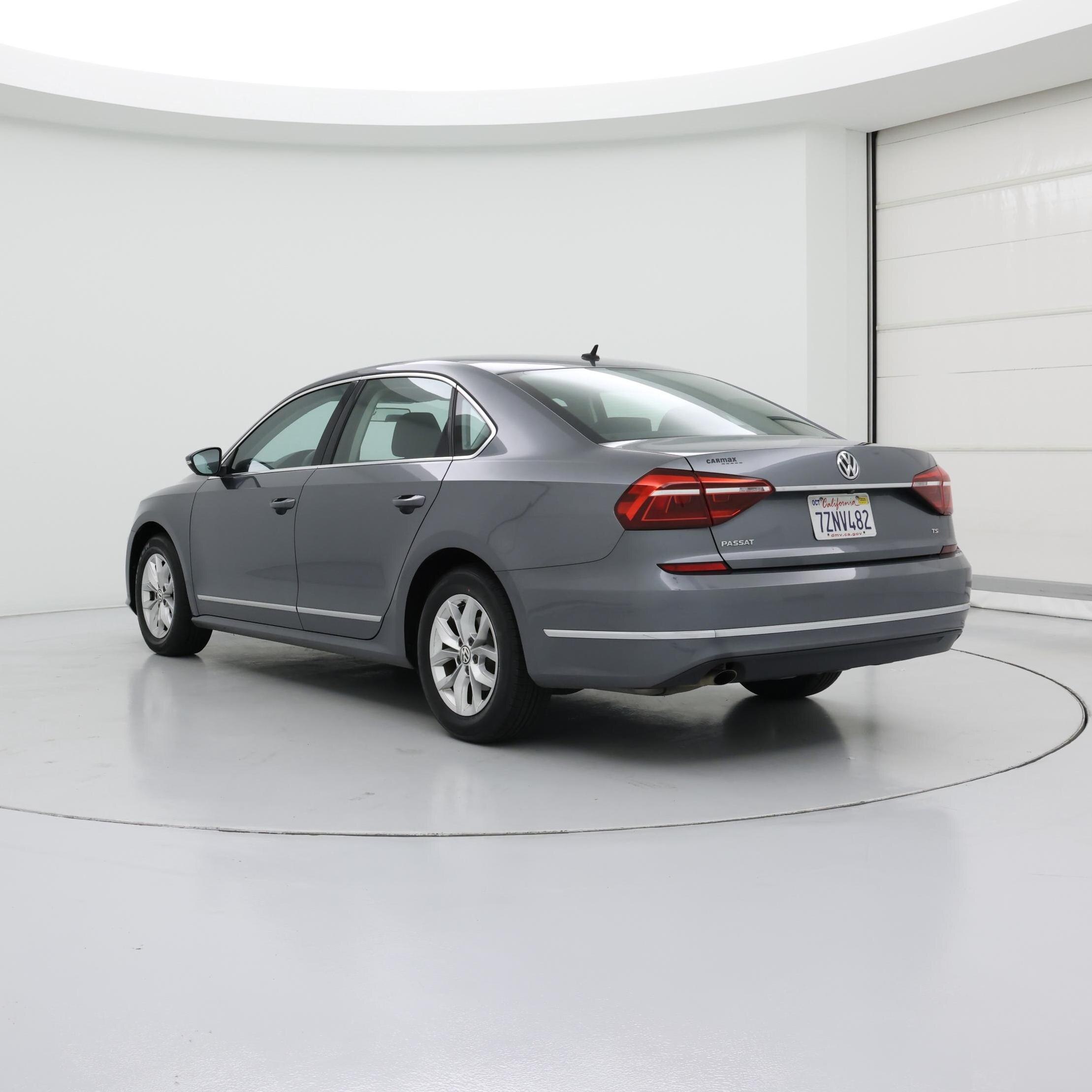 Thumbnail: 2017 Volkswagen Passat - 2