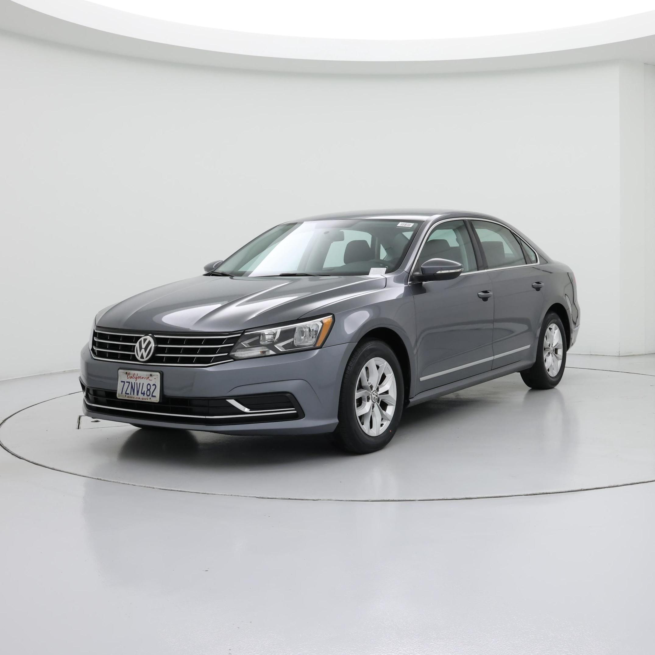 Thumbnail: 2017 Volkswagen Passat - 4