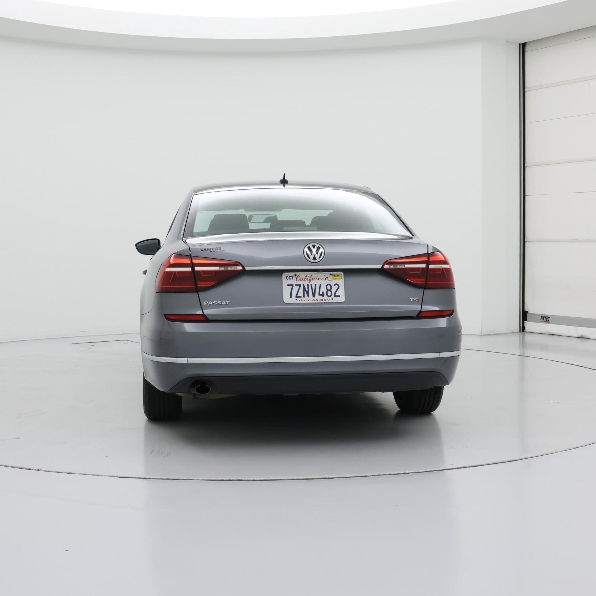 Thumbnail: 2017 Volkswagen Passat - 6