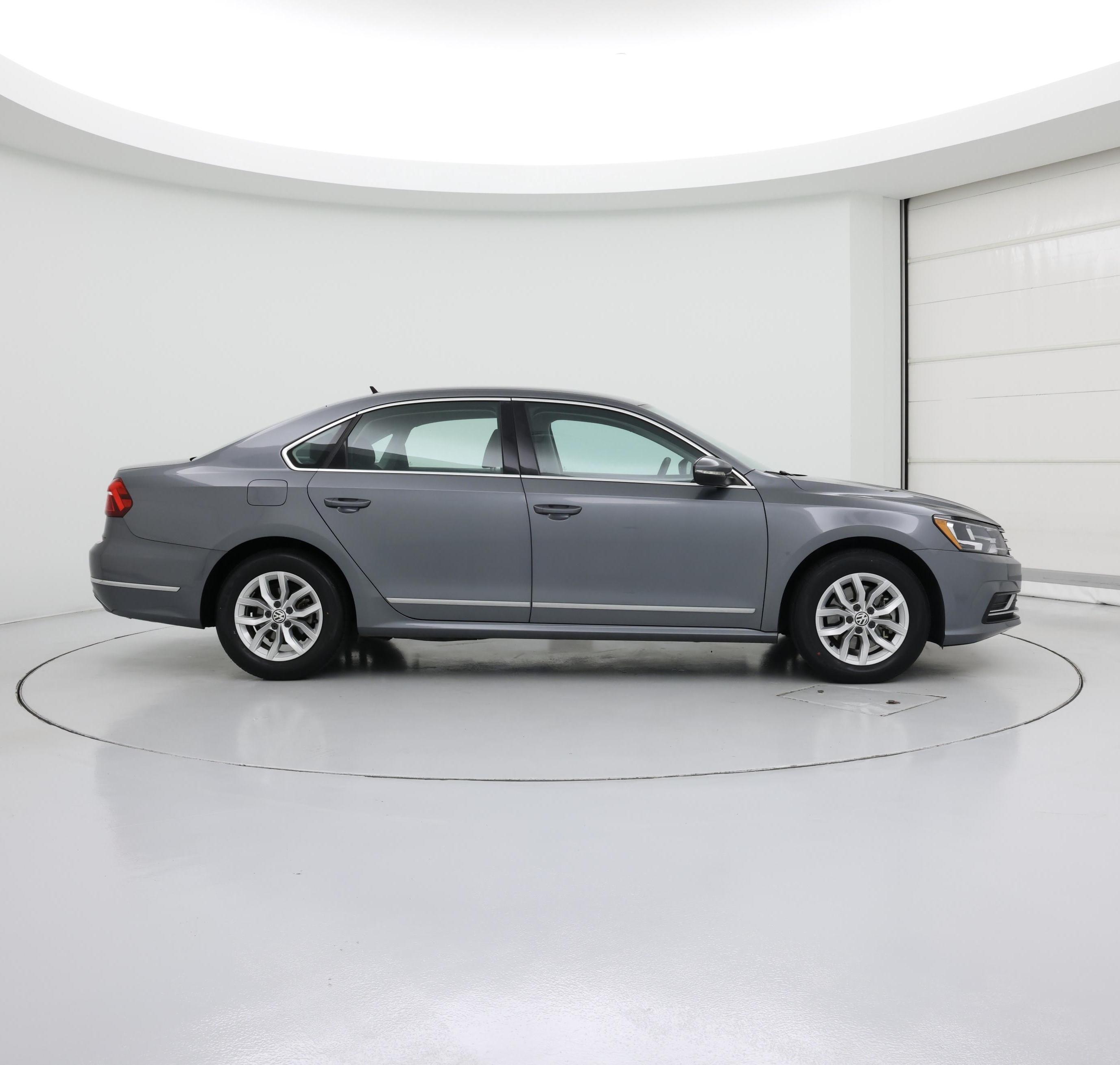Thumbnail: 2017 Volkswagen Passat - 7