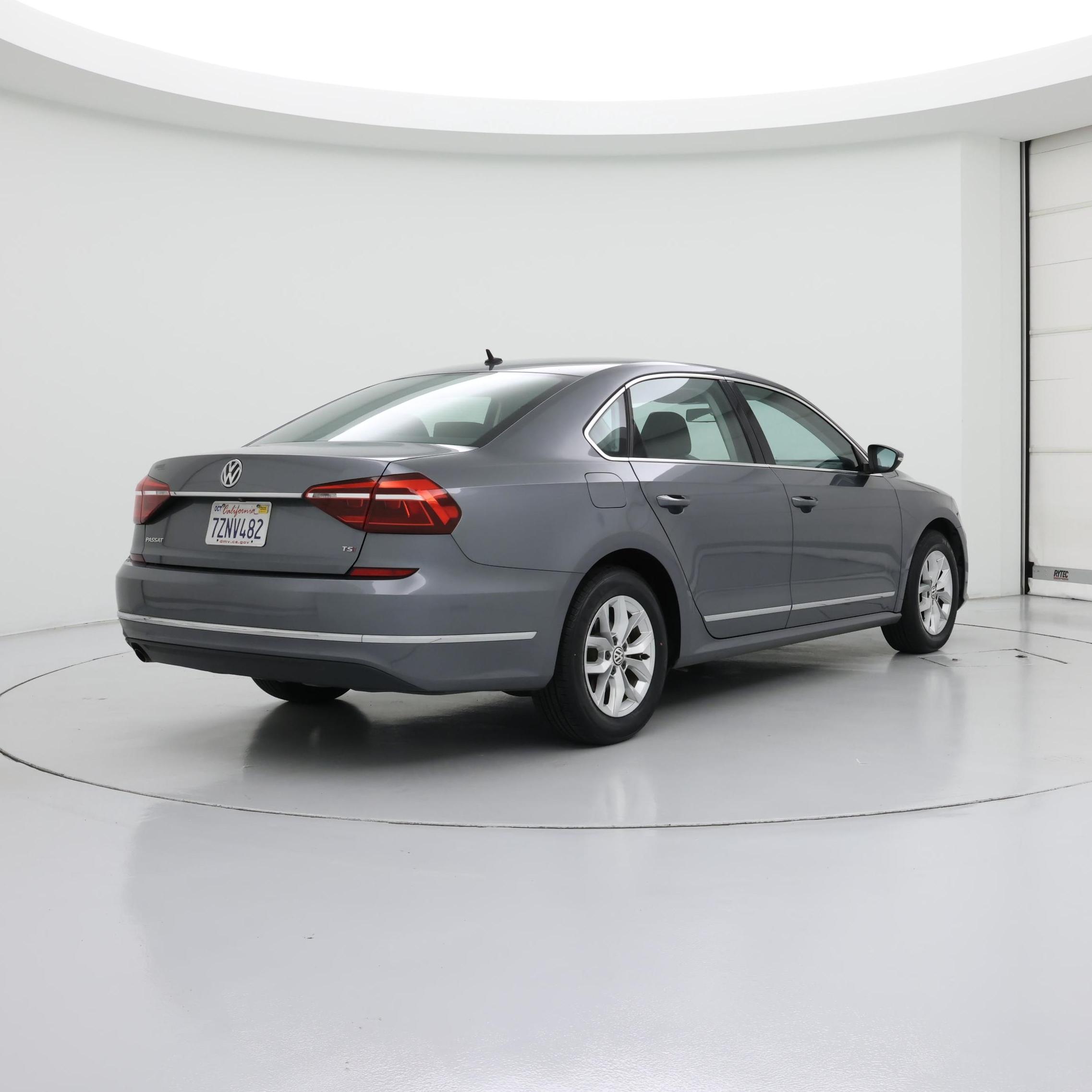 Thumbnail: 2017 Volkswagen Passat - 8