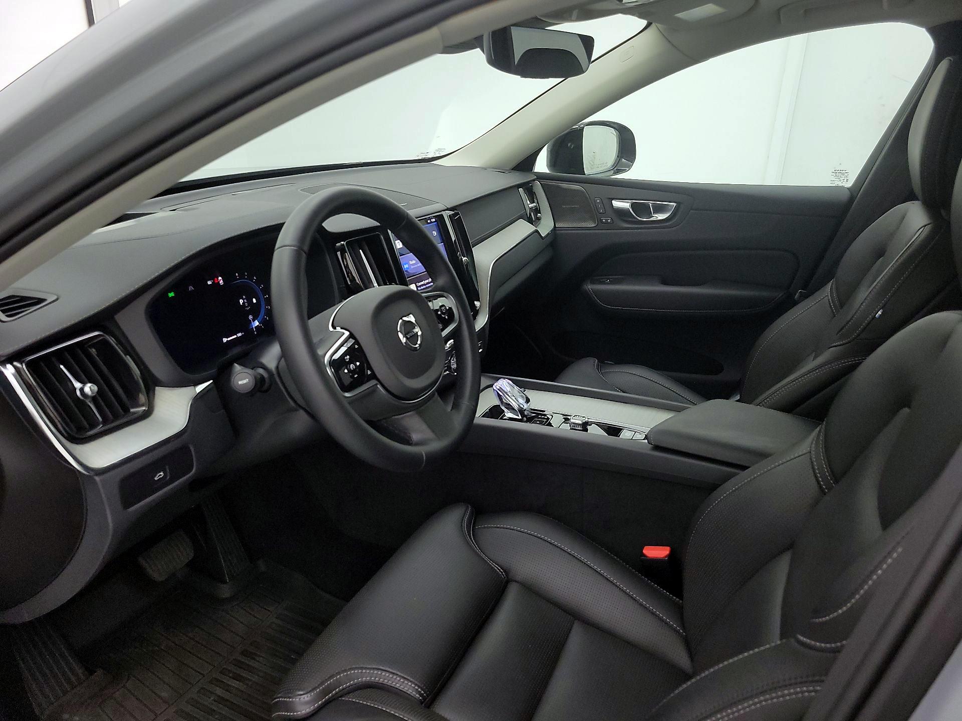Thumbnail: 2025 Volvo XC60 - 11