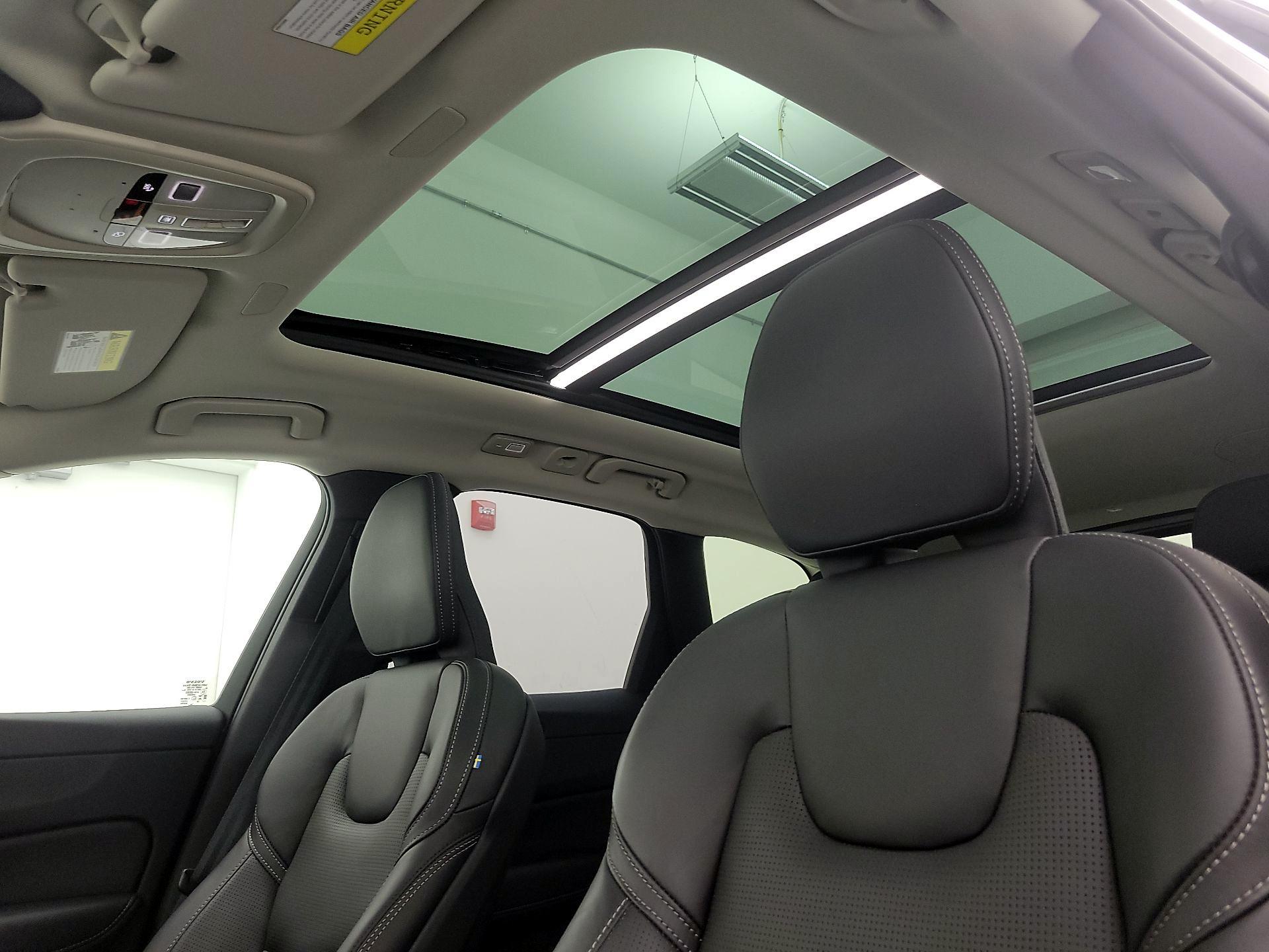 Thumbnail: 2025 Volvo XC60 - 20