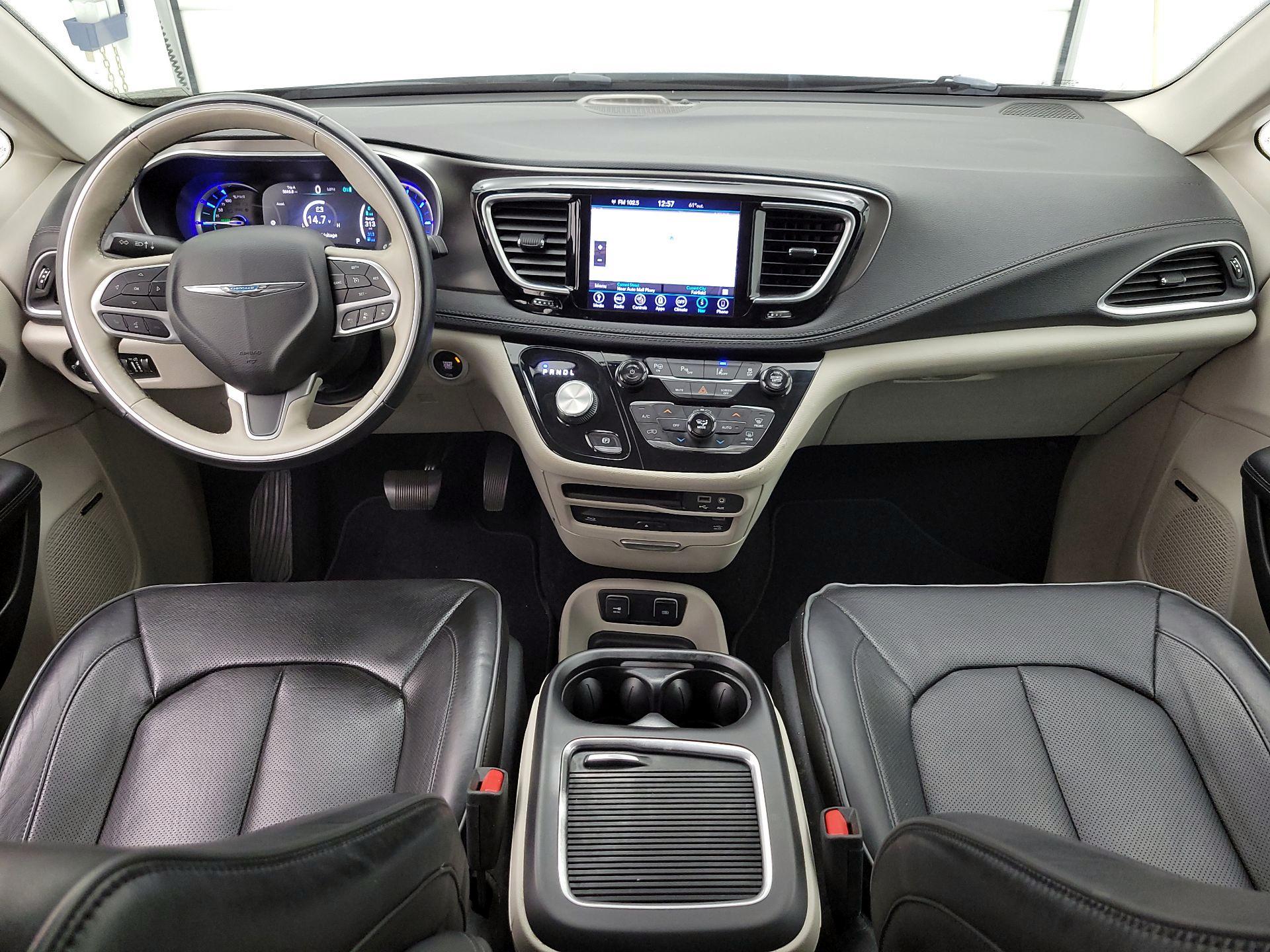 Thumbnail: 2018 Chrysler Pacifica - 9