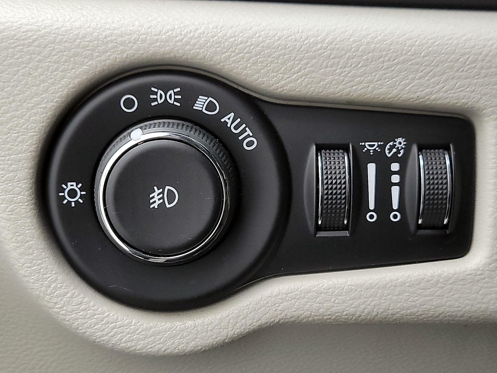 Thumbnail: 2018 Chrysler Pacifica - 13