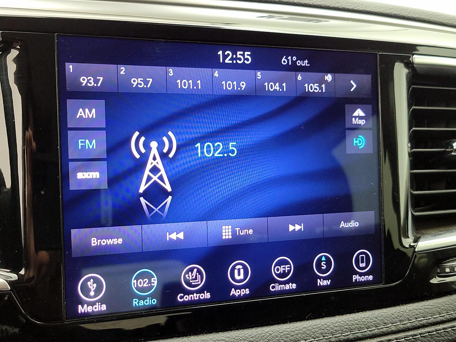 Thumbnail: 2018 Chrysler Pacifica - 16