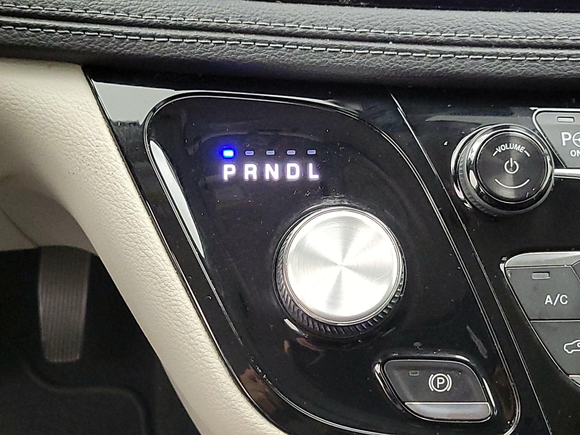 Thumbnail: 2018 Chrysler Pacifica - 18