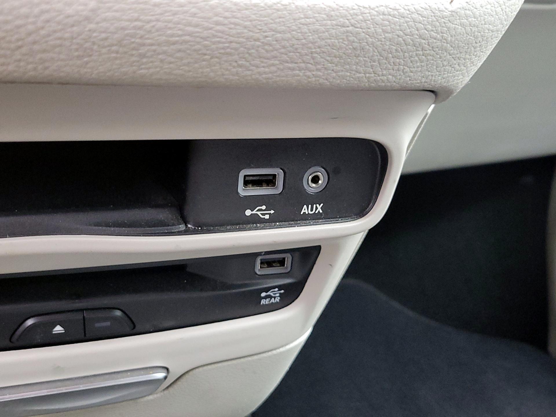 Thumbnail: 2018 Chrysler Pacifica - 19