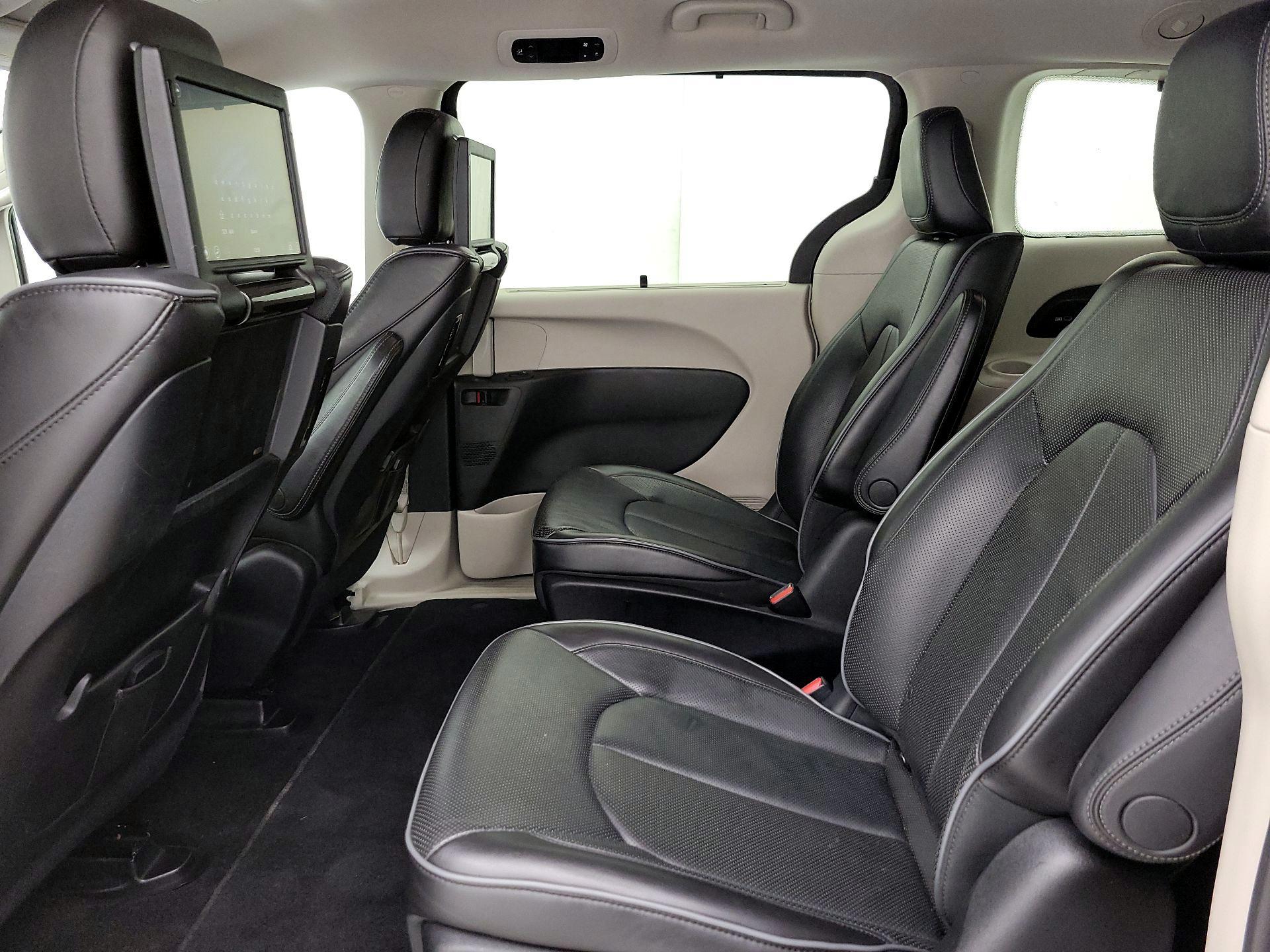 Thumbnail: 2018 Chrysler Pacifica - 20