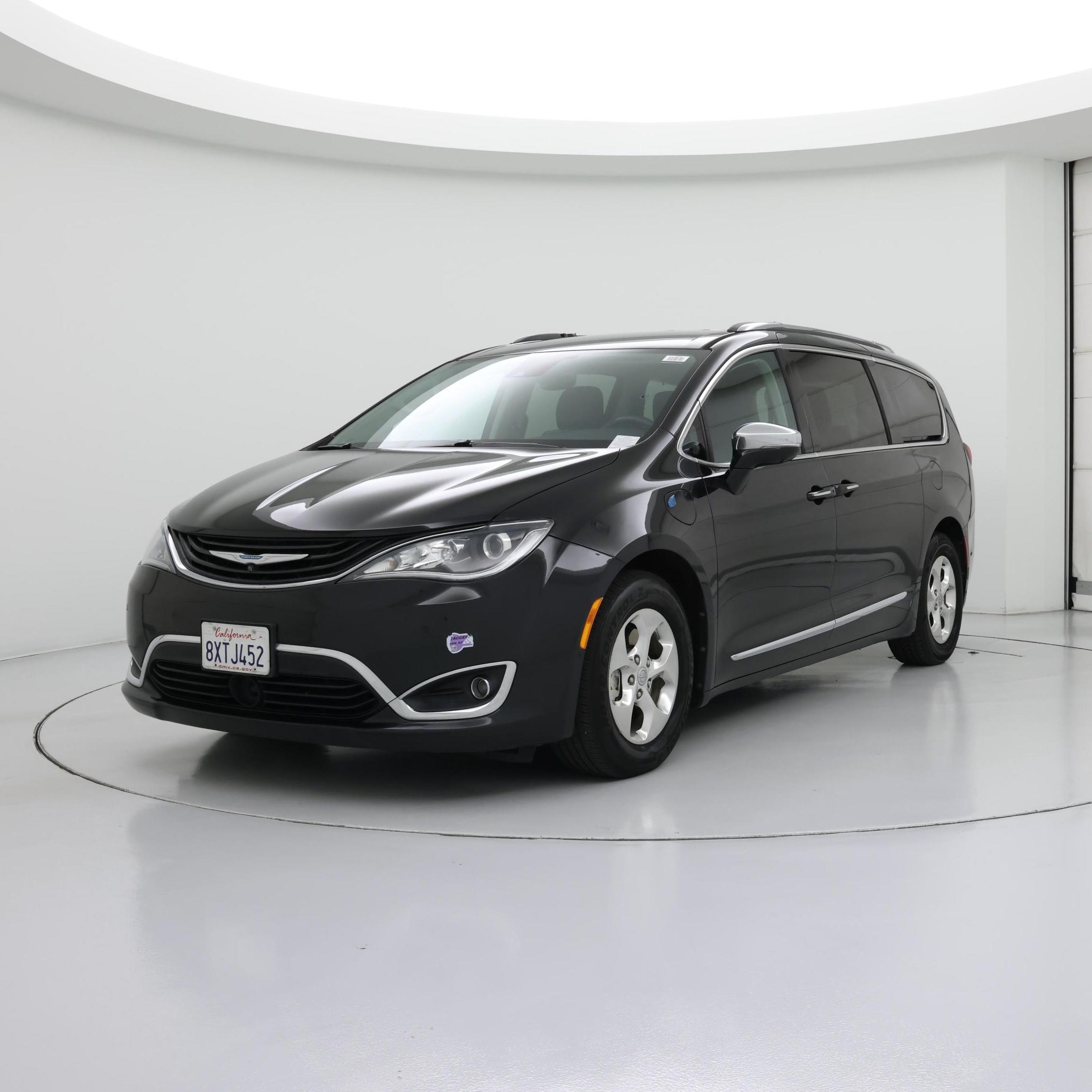 Thumbnail: 2018 Chrysler Pacifica - 4