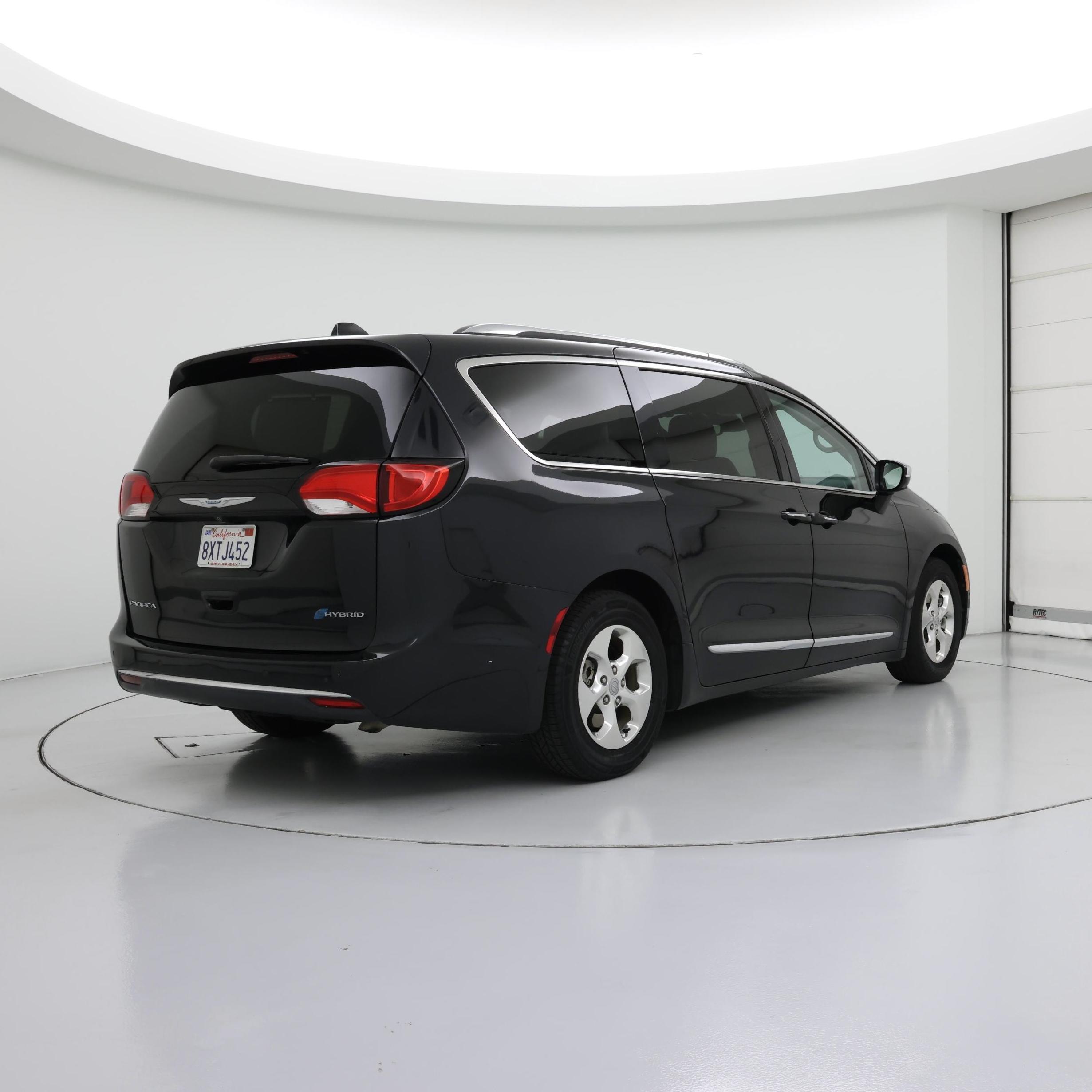 Thumbnail: 2018 Chrysler Pacifica - 8