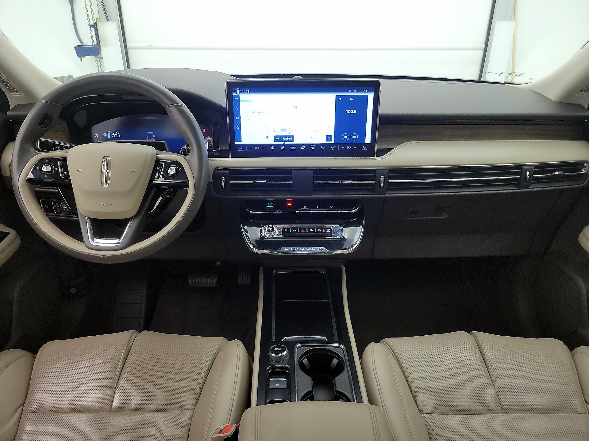 Thumbnail: 2023 Lincoln Corsair - 9