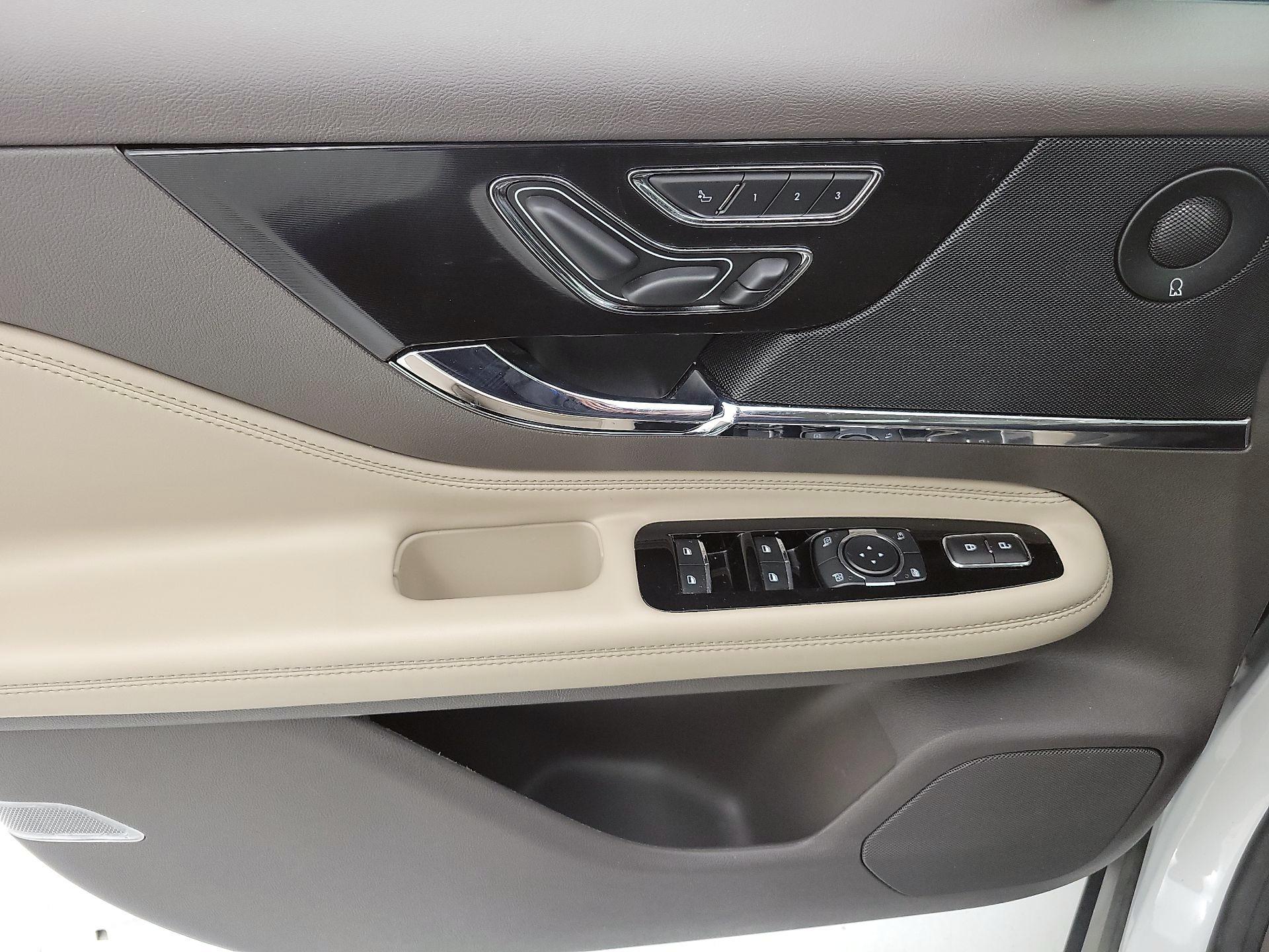 Thumbnail: 2023 Lincoln Corsair - 12