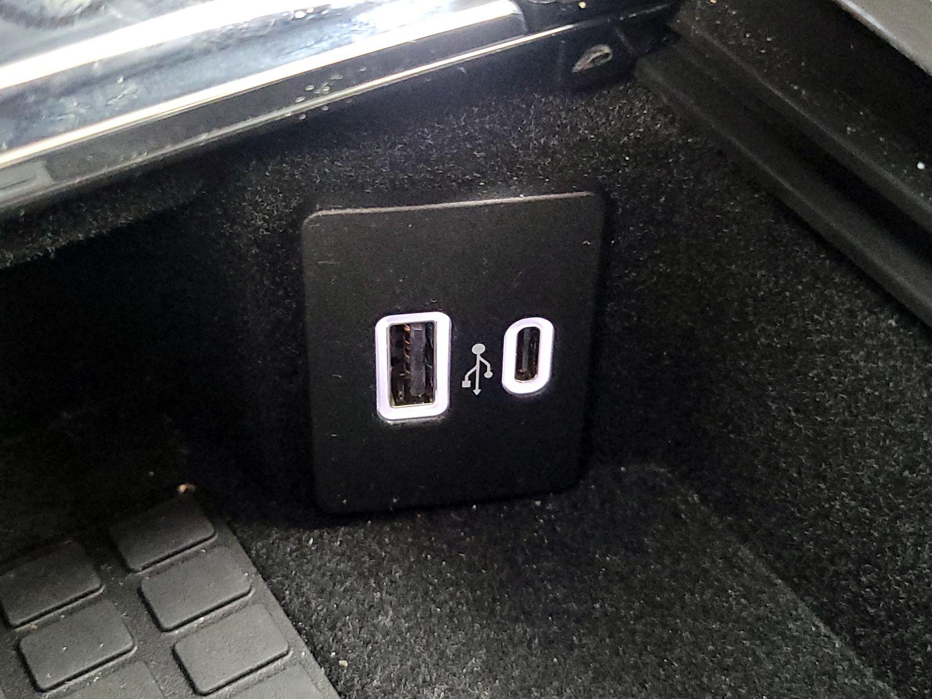 Thumbnail: 2023 Lincoln Corsair - 19