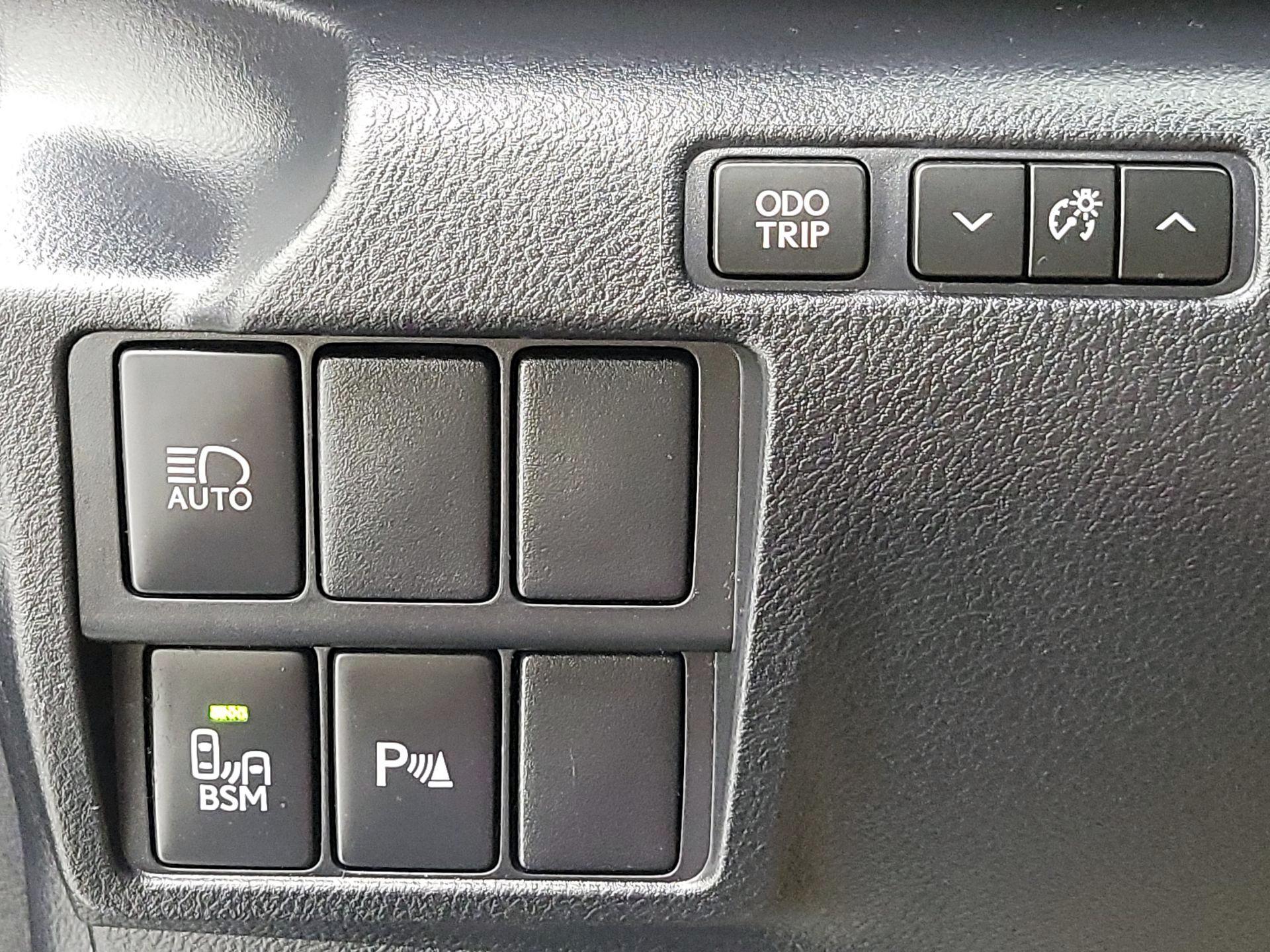 Thumbnail: 2018 Lexus IS - 13