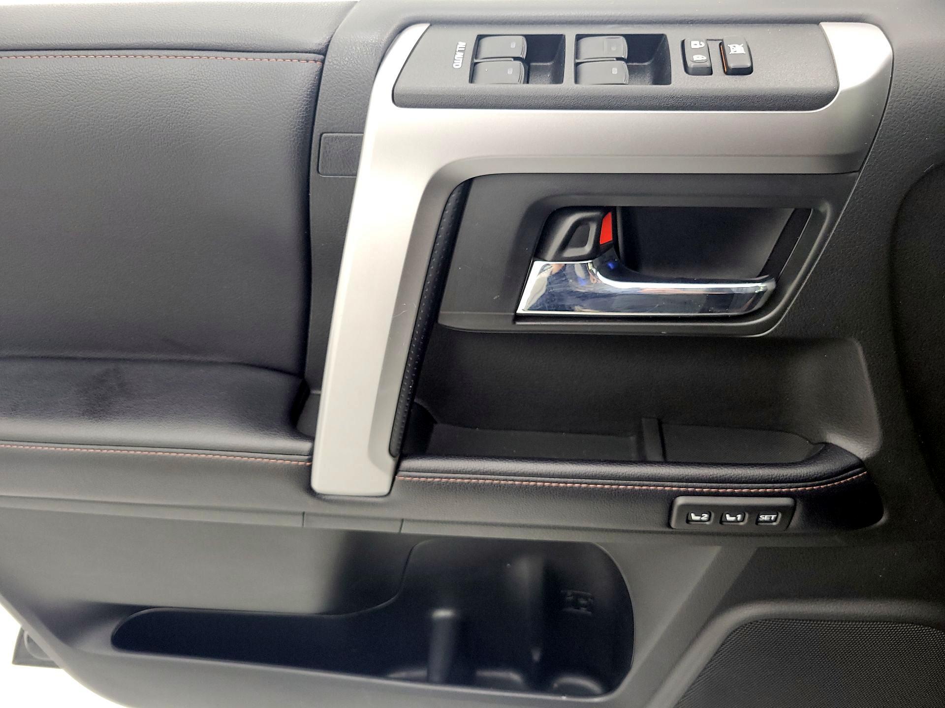 Thumbnail: 2020 Toyota 4Runner - 12