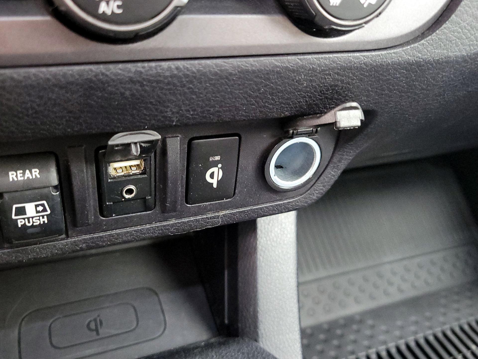 Thumbnail: 2019 Toyota Tacoma - 18