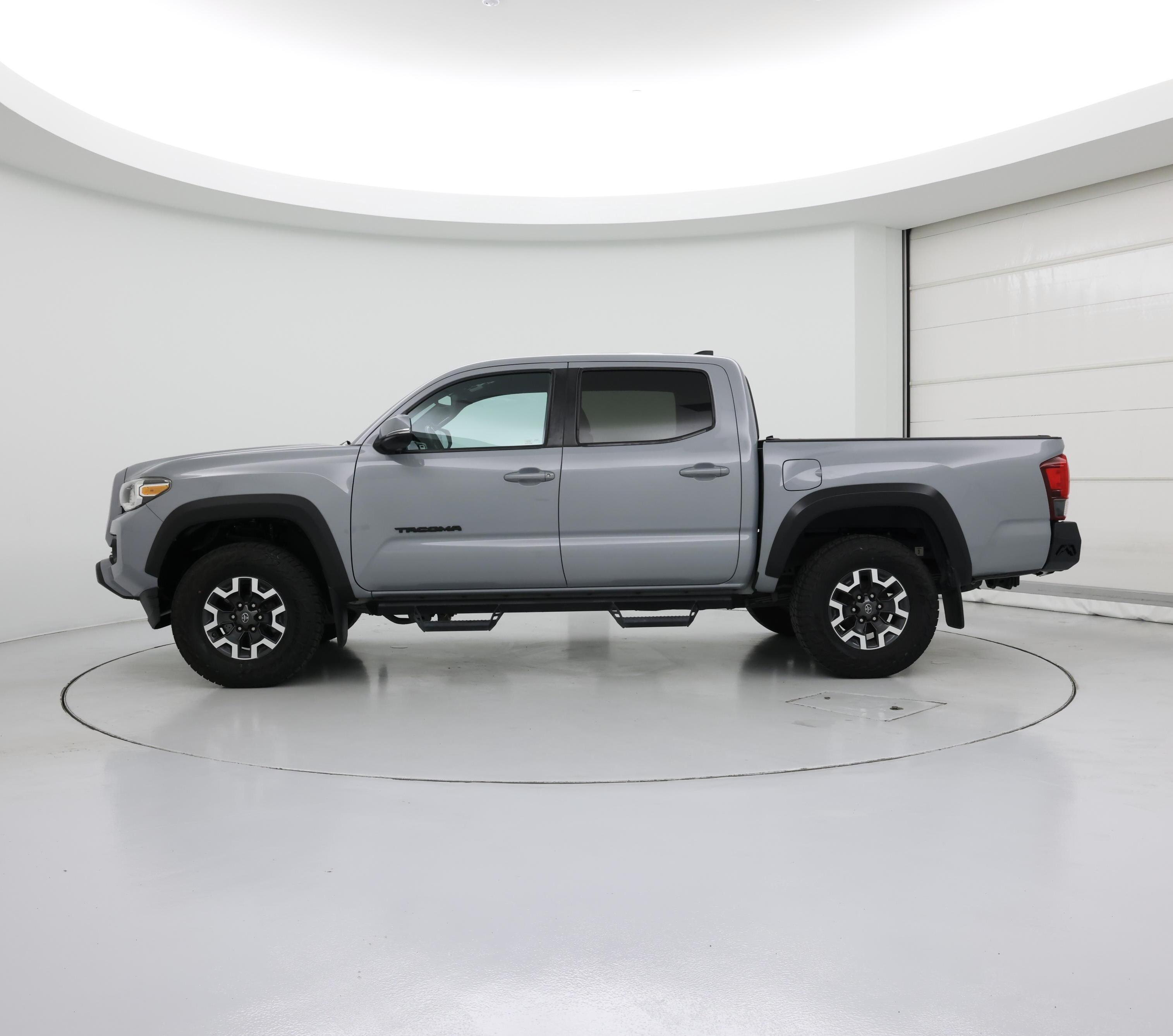 Thumbnail: 2019 Toyota Tacoma - 3