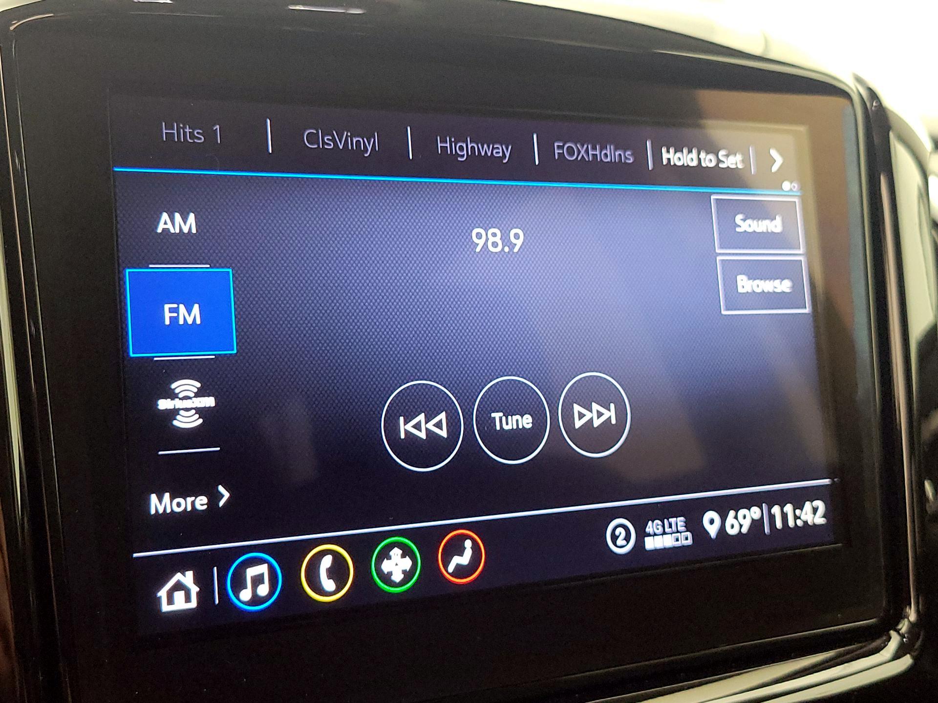 Thumbnail: 2021 Chevrolet Traverse - 15