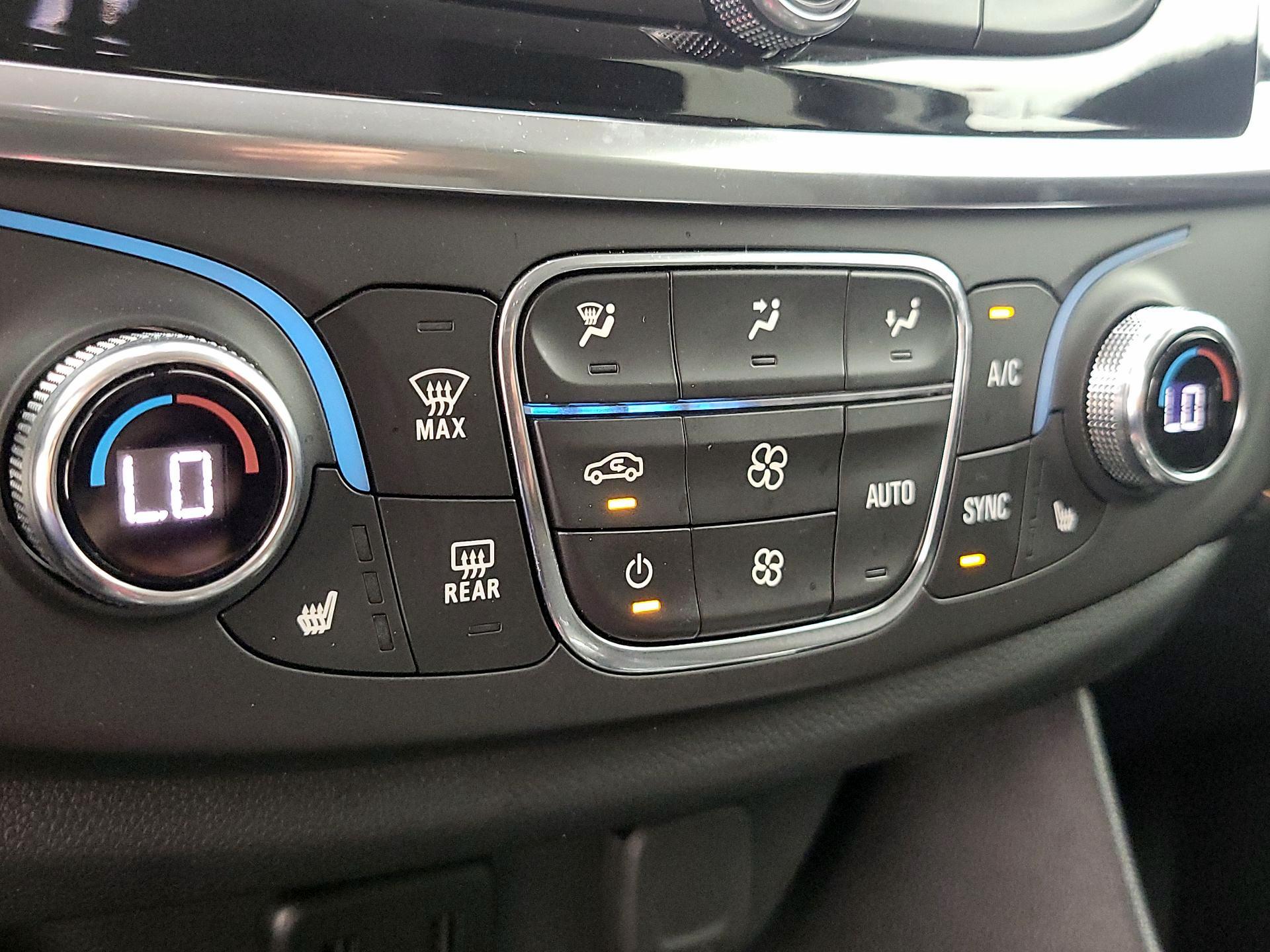 Thumbnail: 2021 Chevrolet Traverse - 16