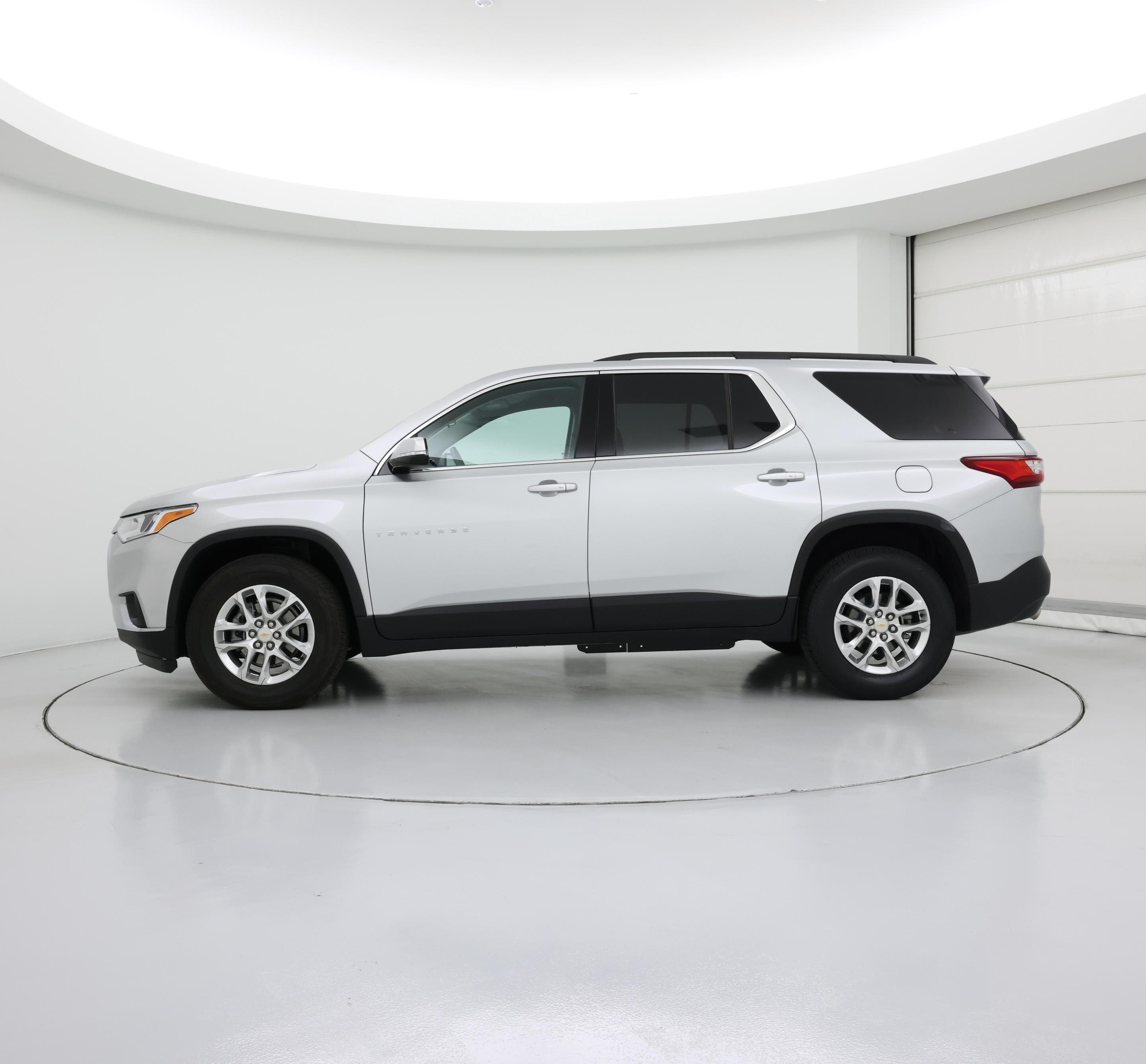 Thumbnail: 2021 Chevrolet Traverse - 3