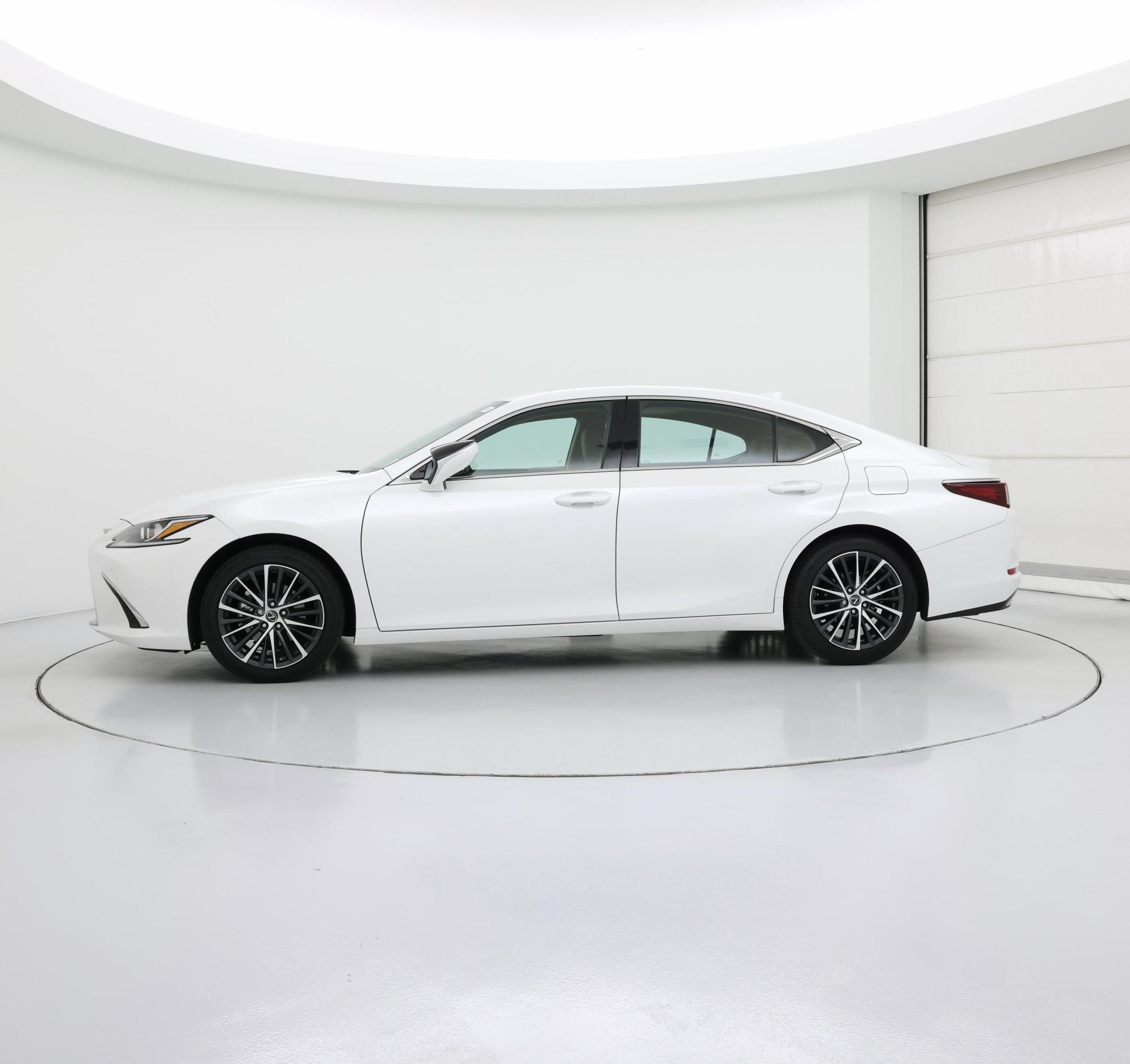 Thumbnail: 2023 Lexus ES - 3