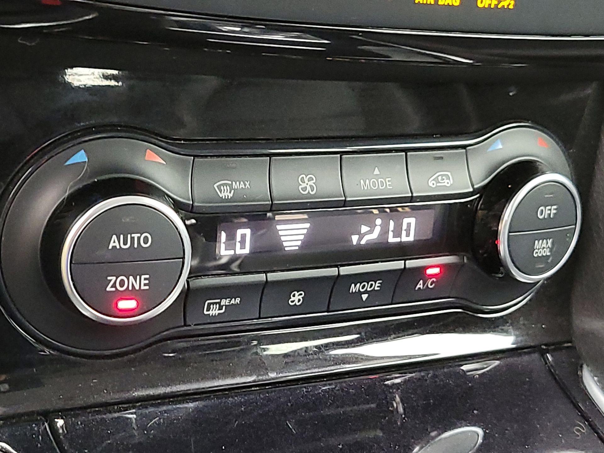 Thumbnail: 2017 INFINITI QX30 - 17