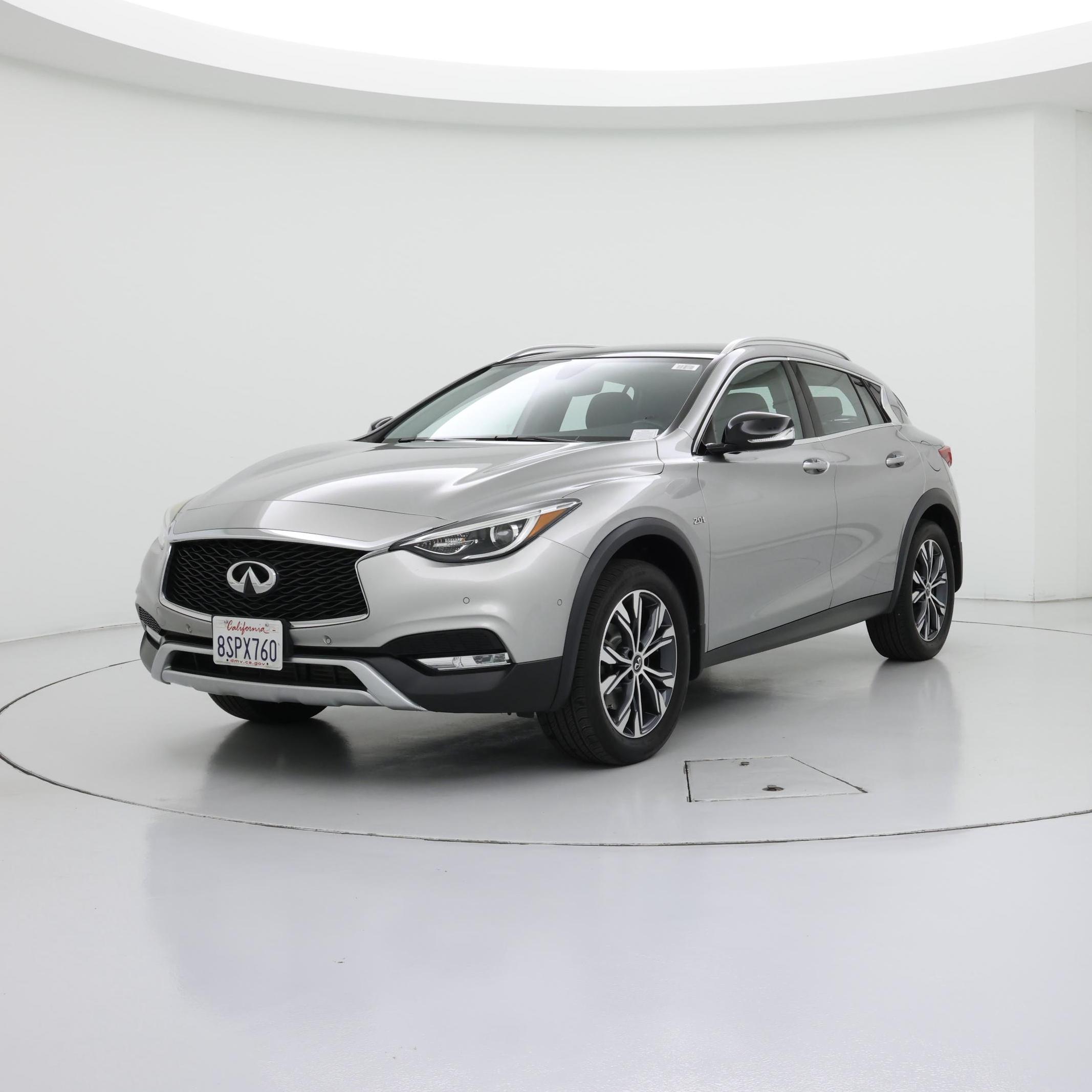 Thumbnail: 2017 INFINITI QX30 - 4