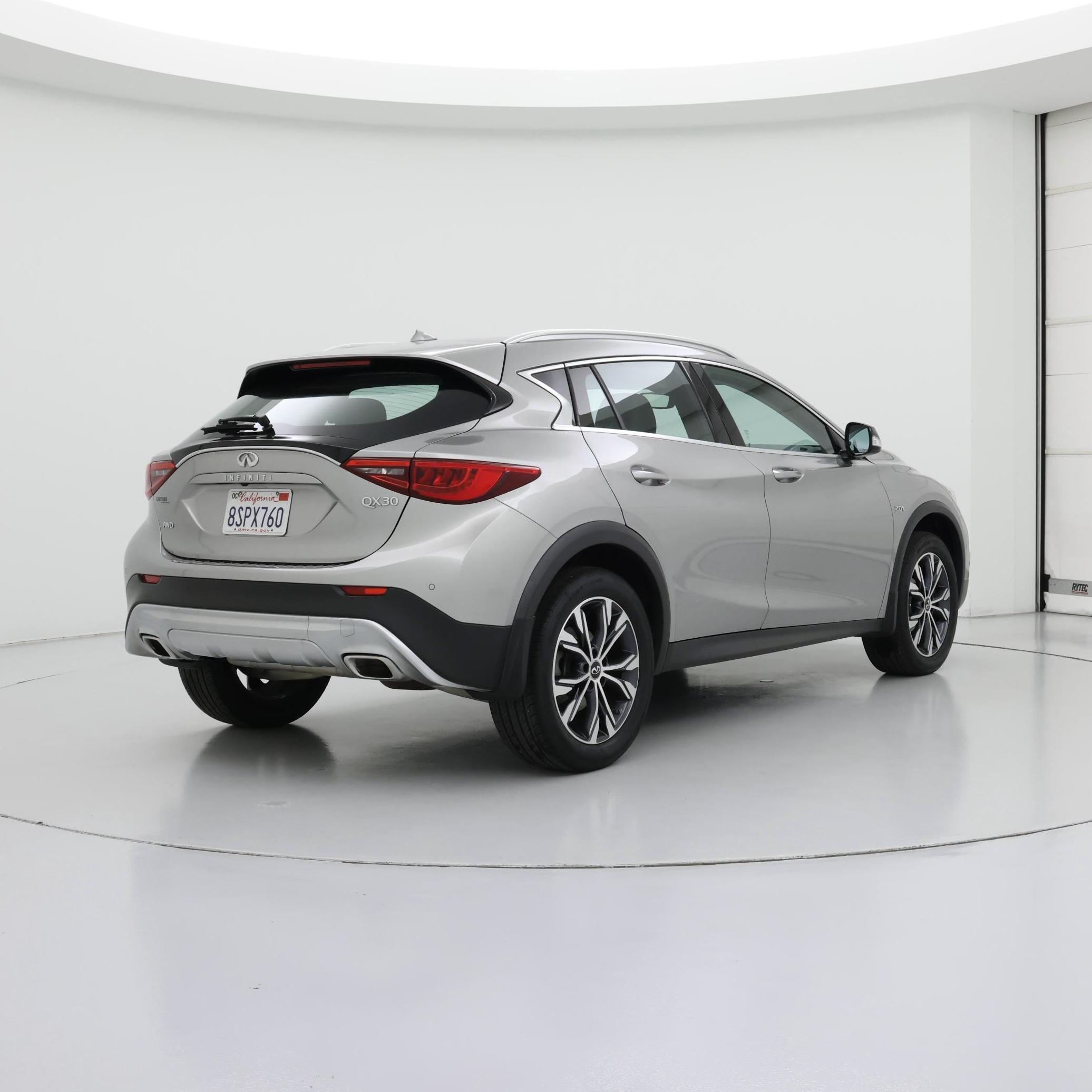 Thumbnail: 2017 INFINITI QX30 - 8