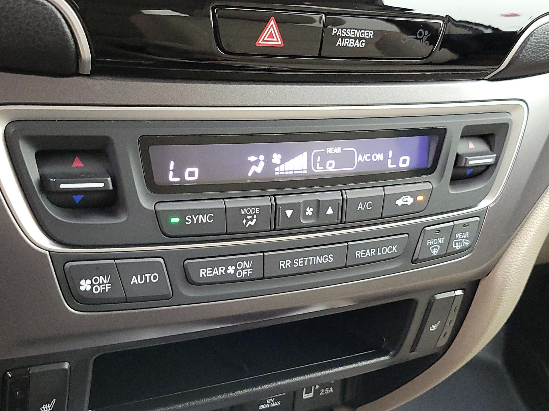 Thumbnail: 2019 Honda Pilot - 16