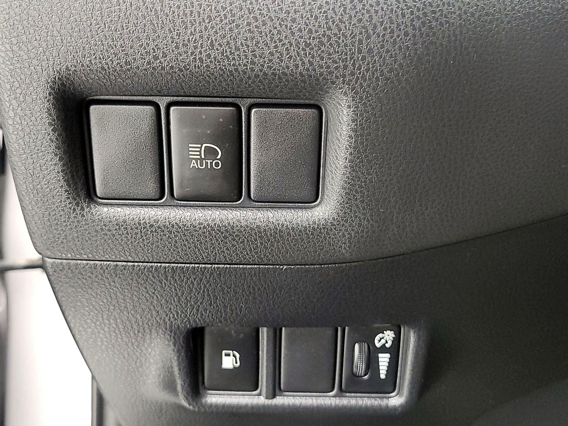 Thumbnail: 2019 Toyota C-HR - 13