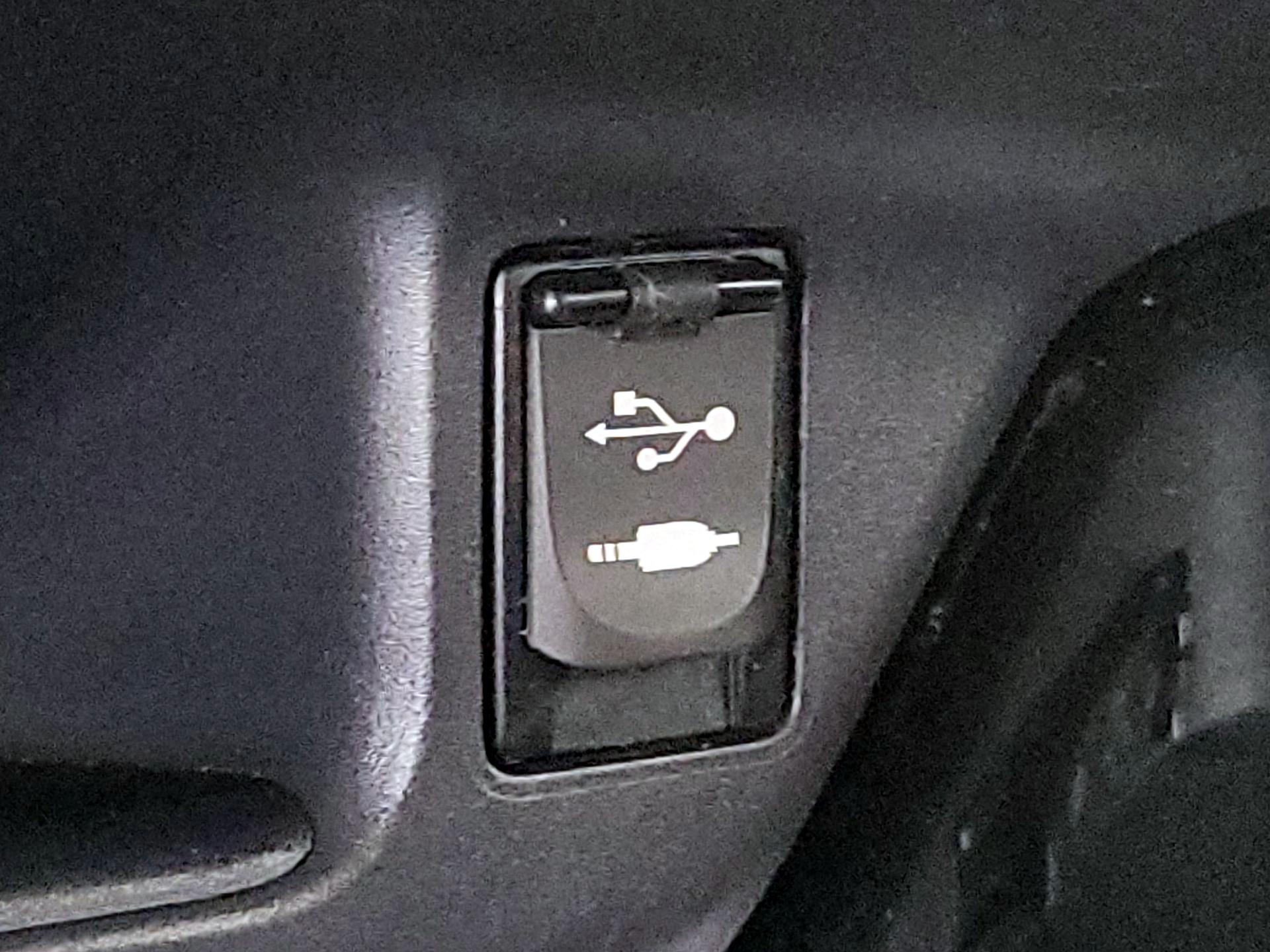 Thumbnail: 2019 Toyota C-HR - 18