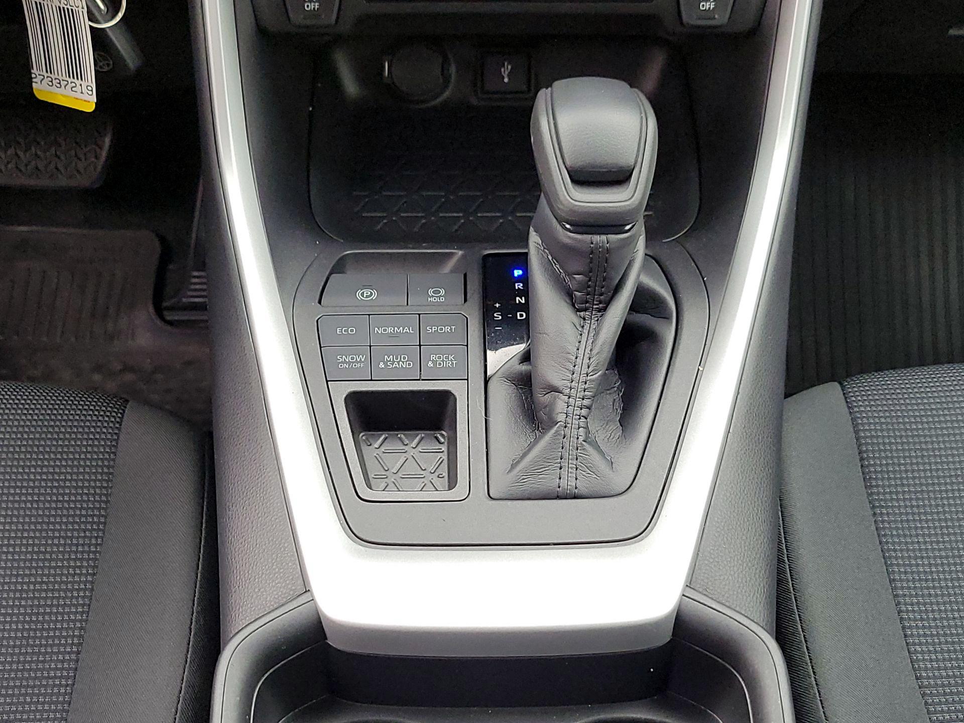 Thumbnail: 2020 Toyota RAV4 - 17