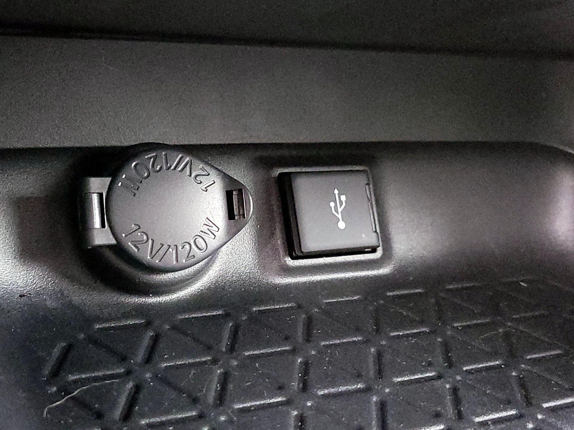 Thumbnail: 2020 Toyota RAV4 - 18