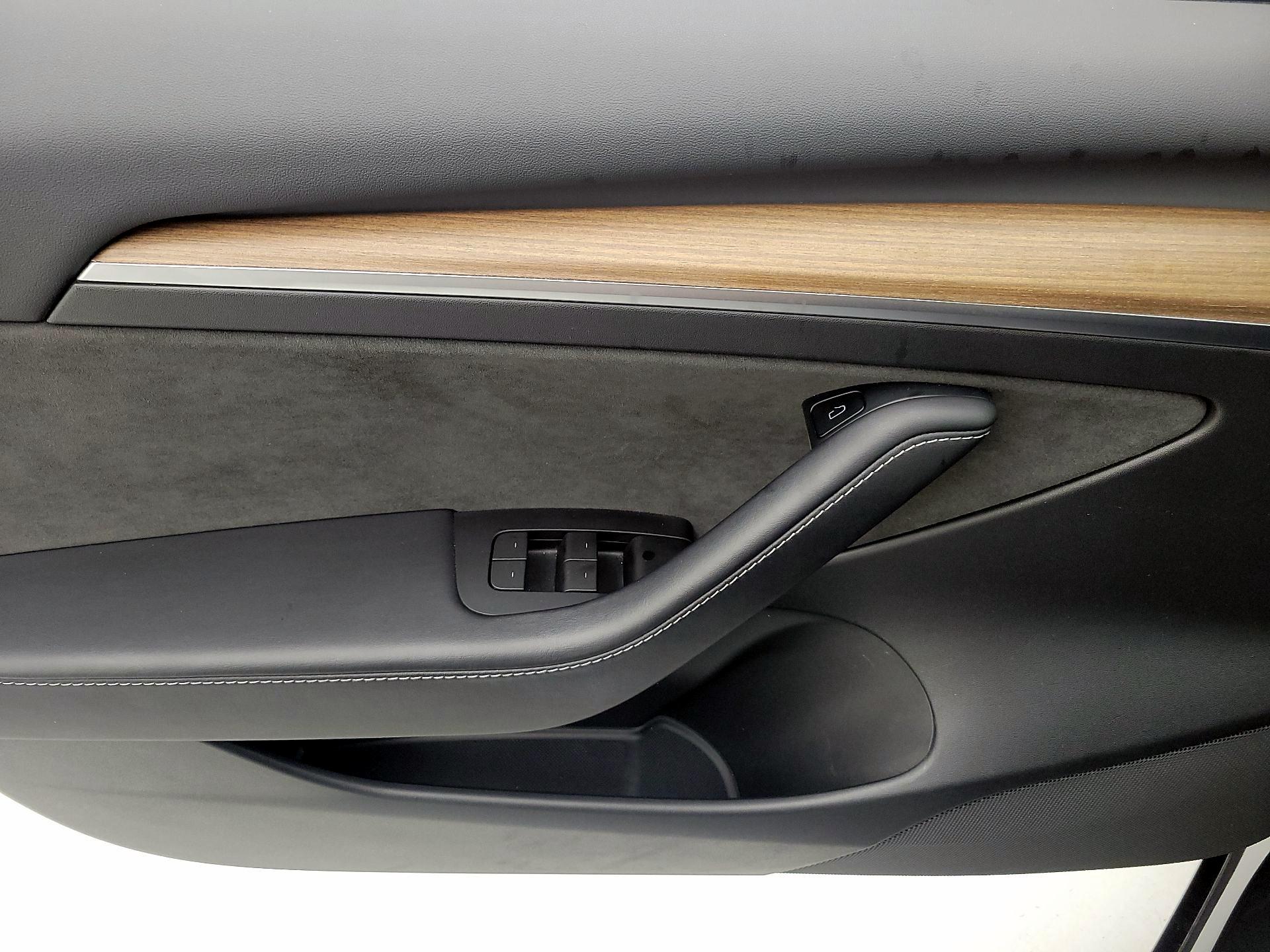 Thumbnail: 2022 Tesla Model 3 - 12