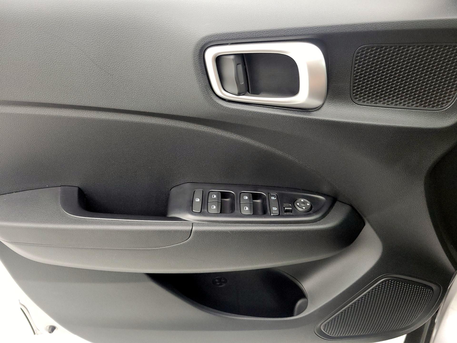 Thumbnail: 2023 Hyundai Venue - 12