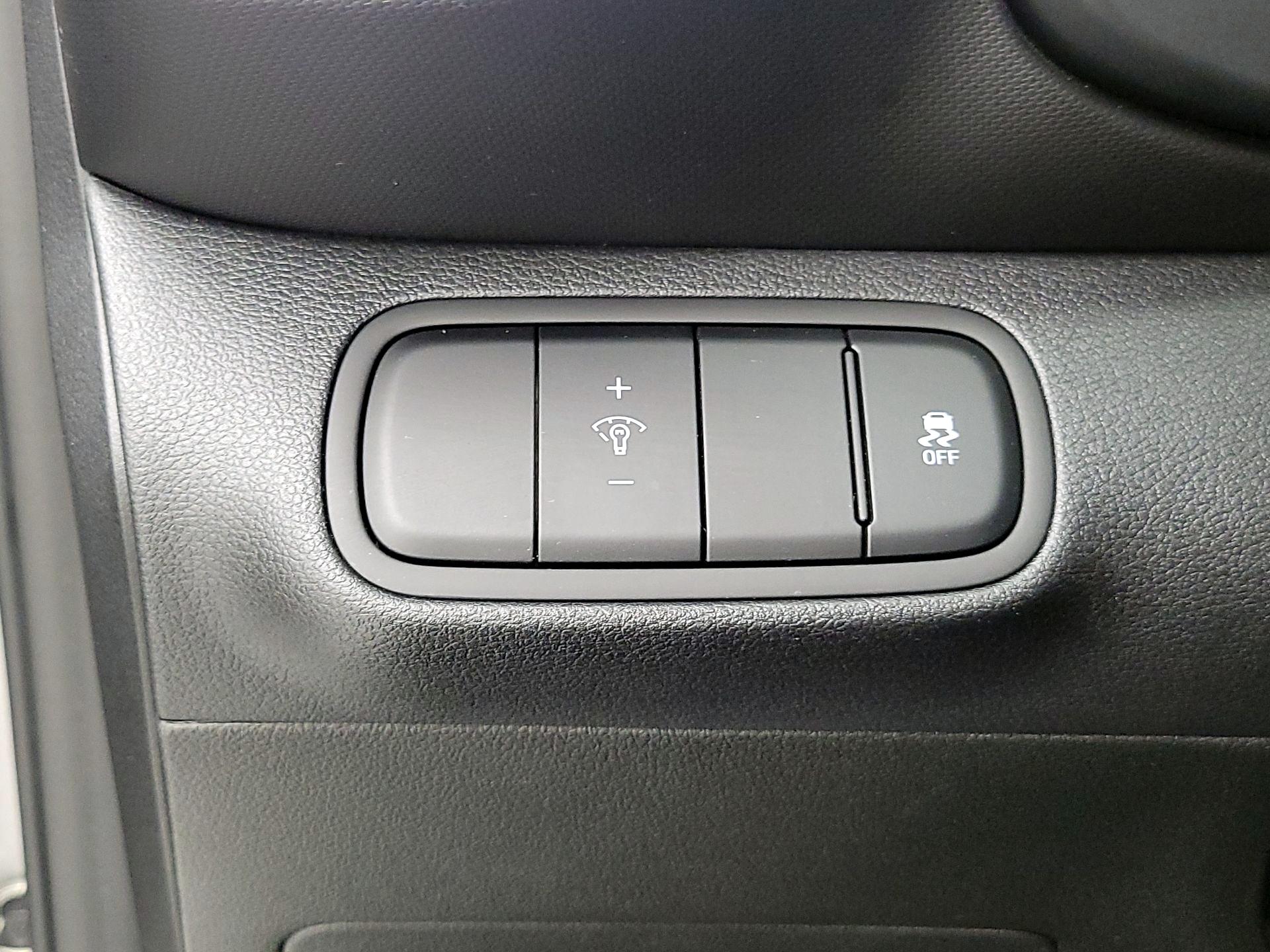 Thumbnail: 2023 Hyundai Venue - 13