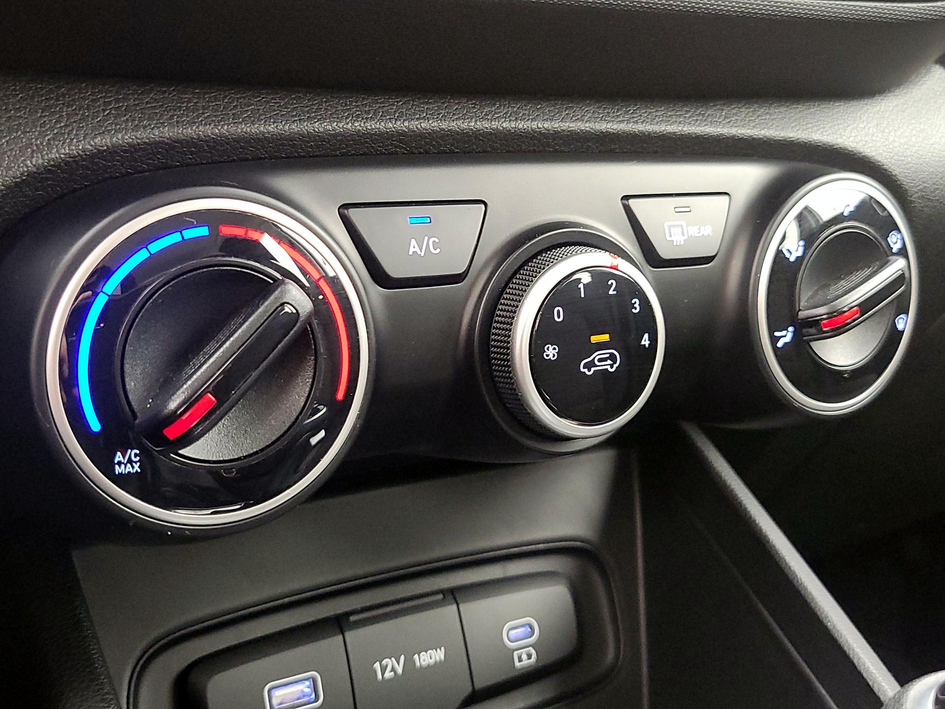 Thumbnail: 2023 Hyundai Venue - 16