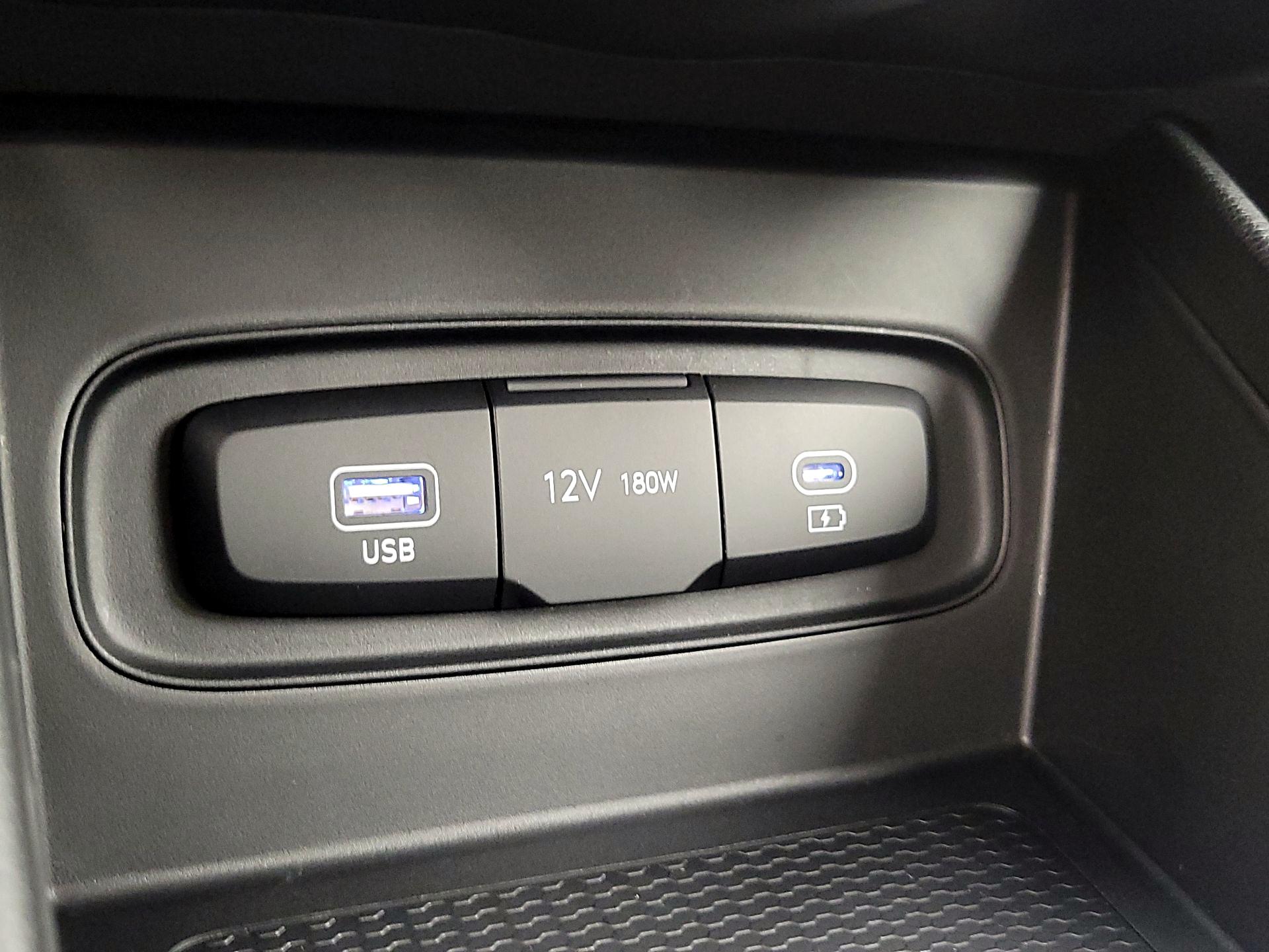 Thumbnail: 2023 Hyundai Venue - 18