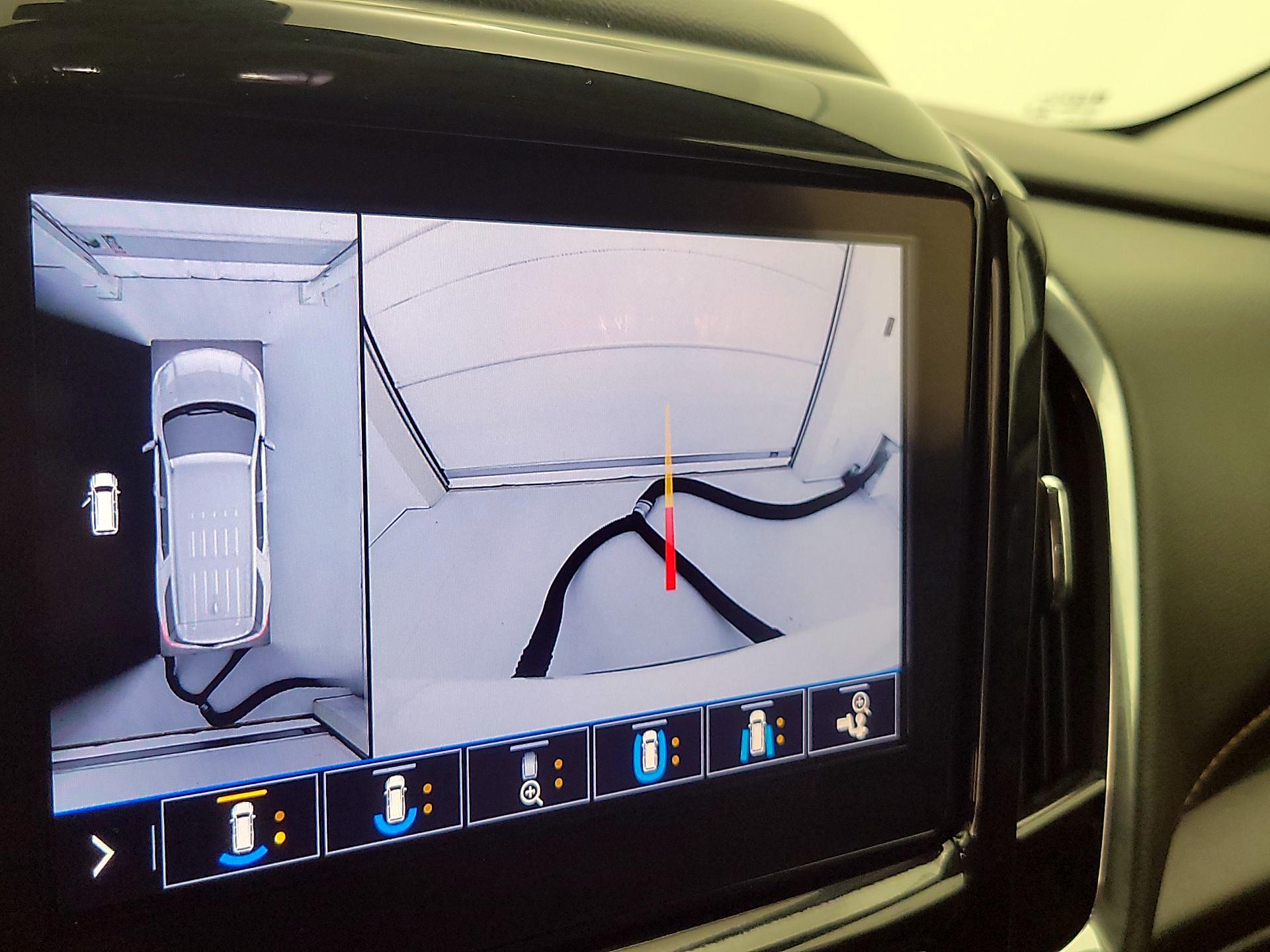 Thumbnail: 2020 Chevrolet Traverse - 14