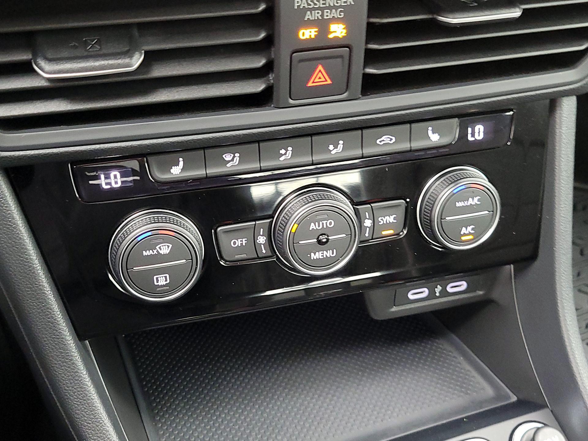 Thumbnail: 2024 Volkswagen Jetta - 16